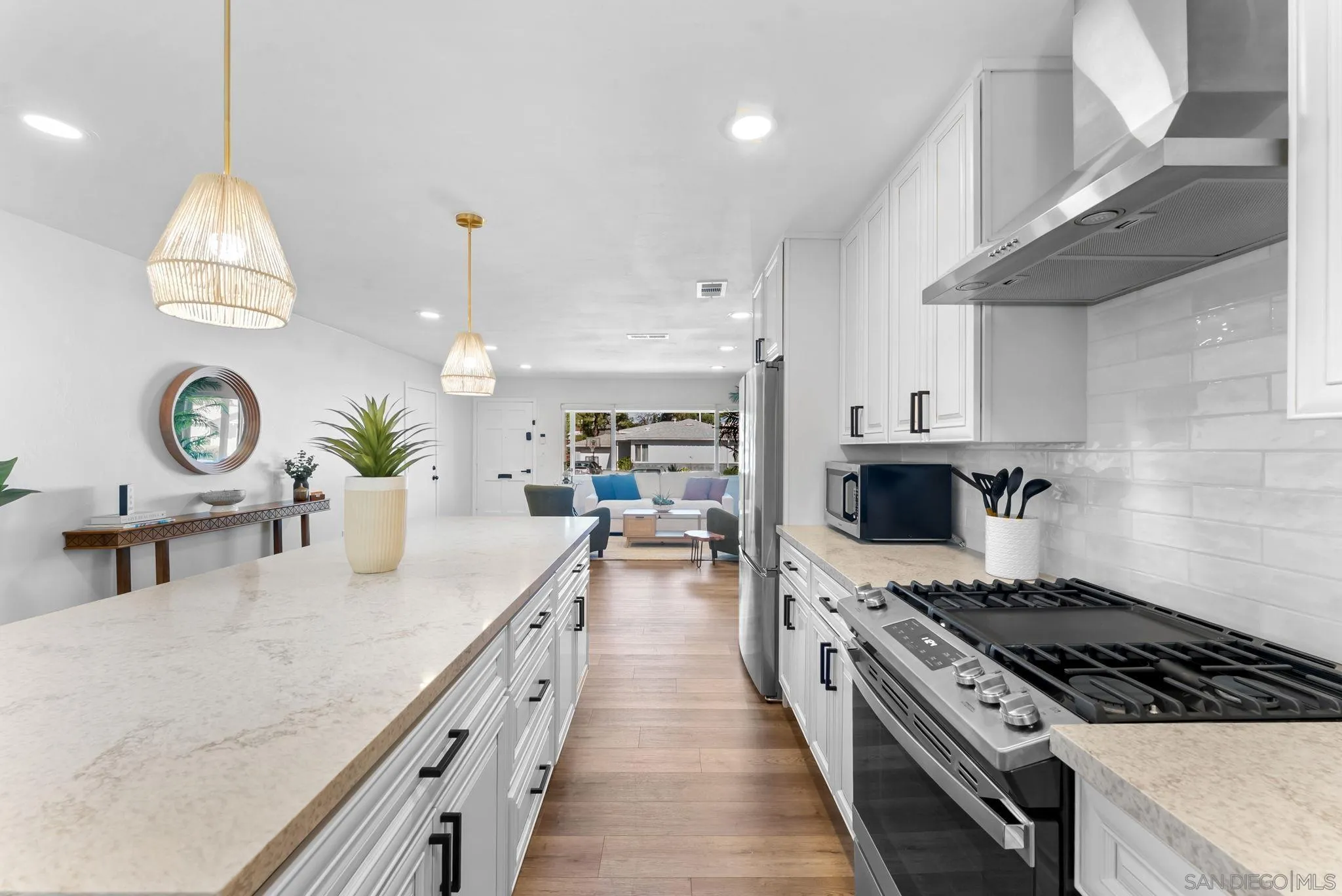 https://cdn.realtyfeed.com/cdn/127/260003422/c1e2258f8a217d9407e16026dca20569.webp
