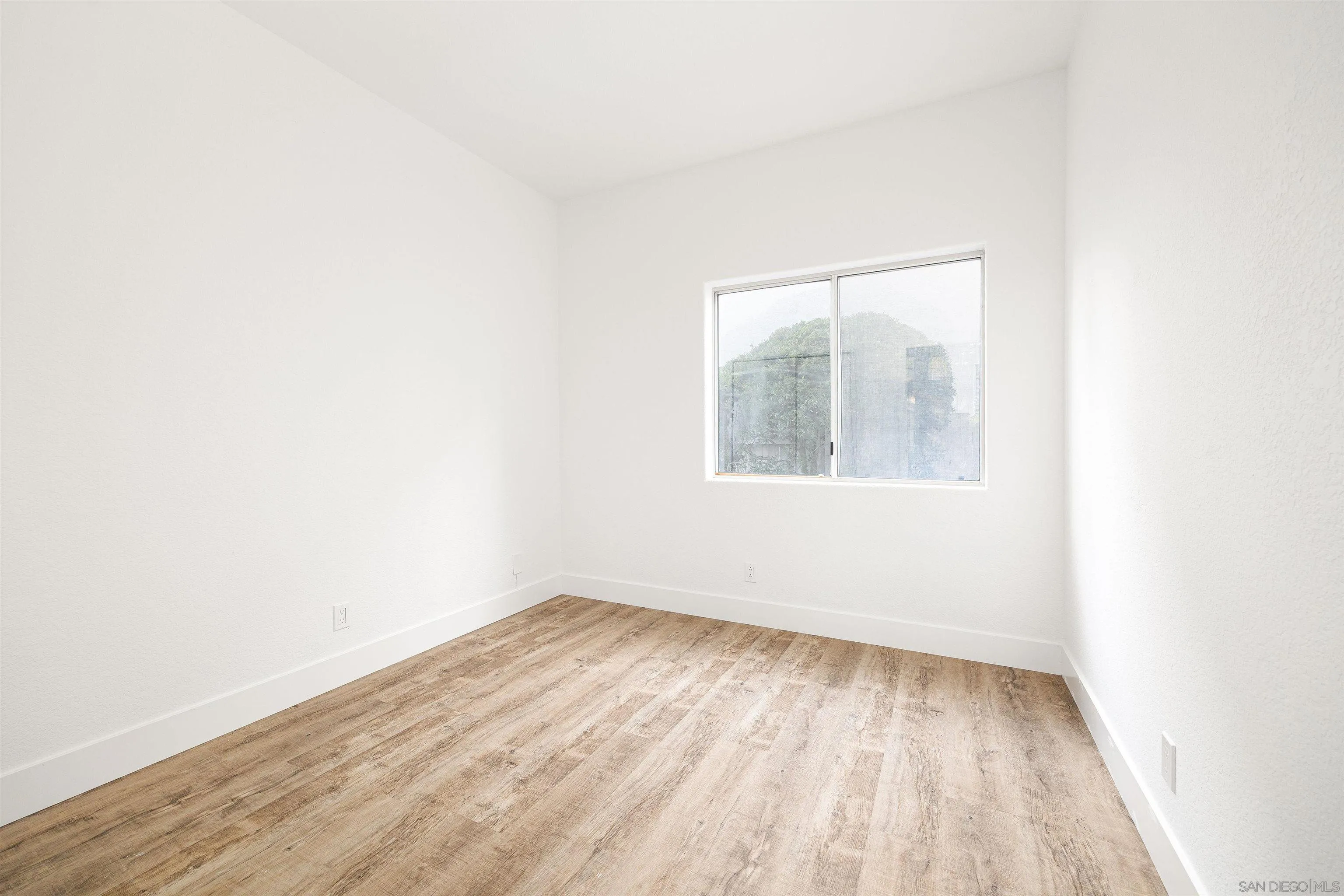 https://cdn.realtyfeed.com/cdn/127/260003424/3afb1d347798e442fa157037777b4632.webp