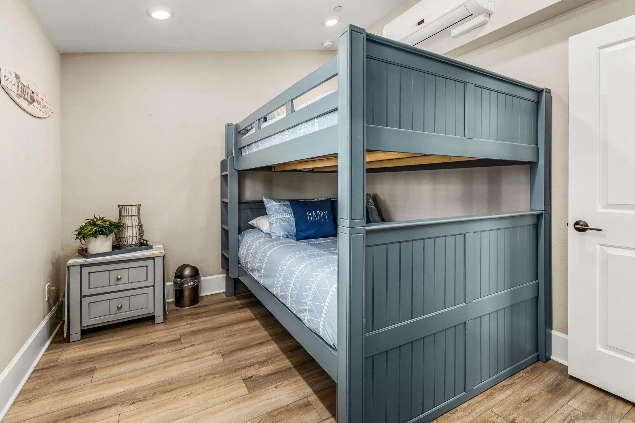 https://cdn.realtyfeed.com/cdn/127/260003426/724a075589066d1477069920d9359bcf.webp