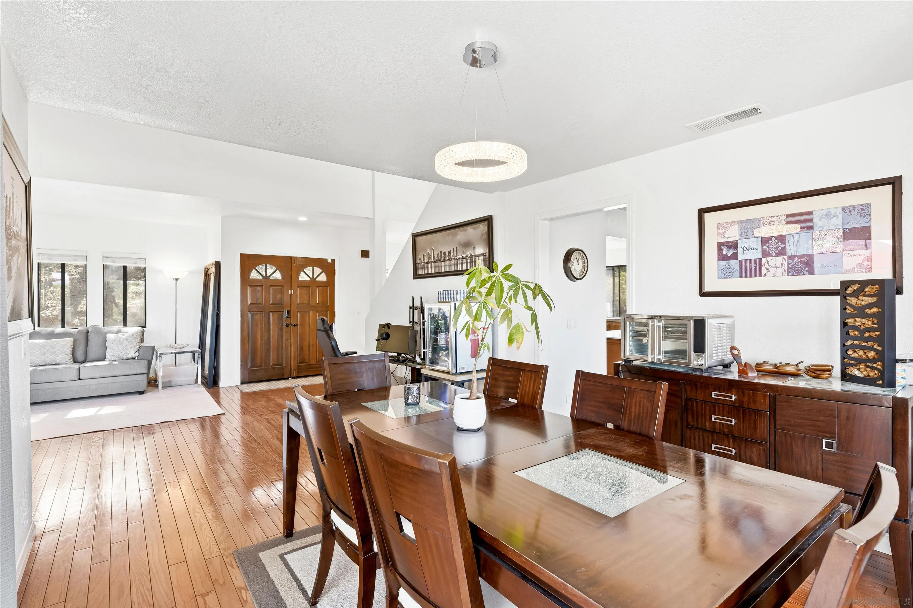 https://cdn.realtyfeed.com/cdn/127/260003429/f673ca1620e7ba68bd49c6a2494fd7b2.webp