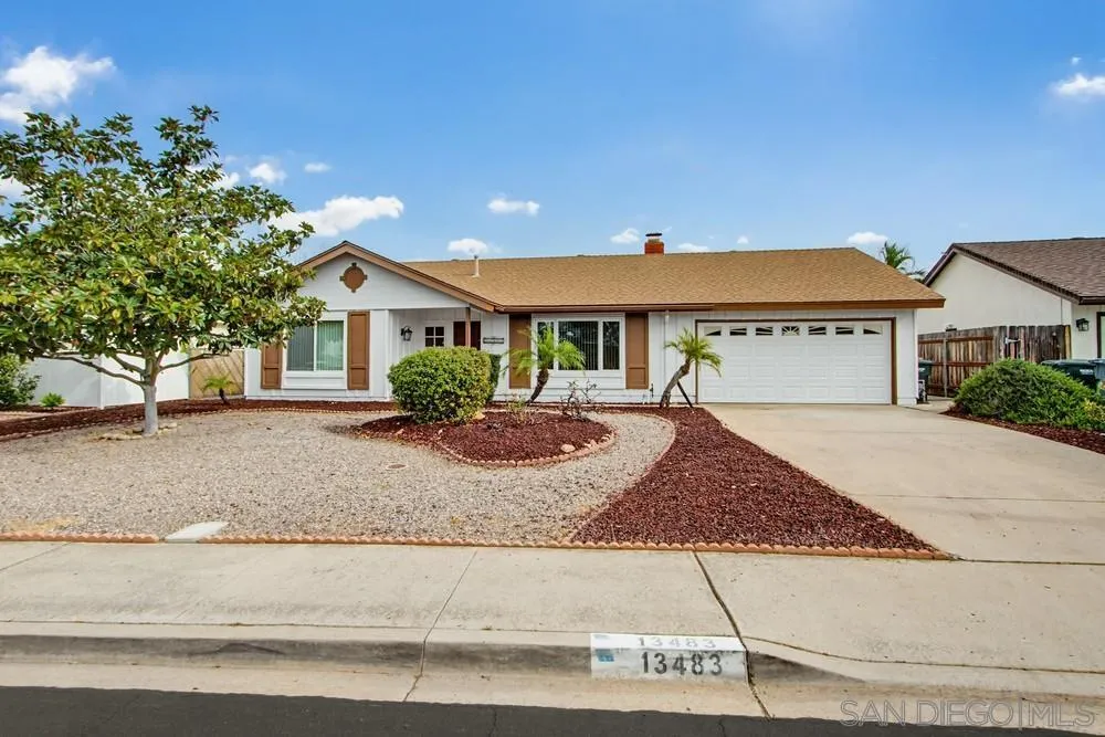 https://cdn.realtyfeed.com/cdn/127/260003430/078bee456a46d2def9836b28ae61cec9.webp