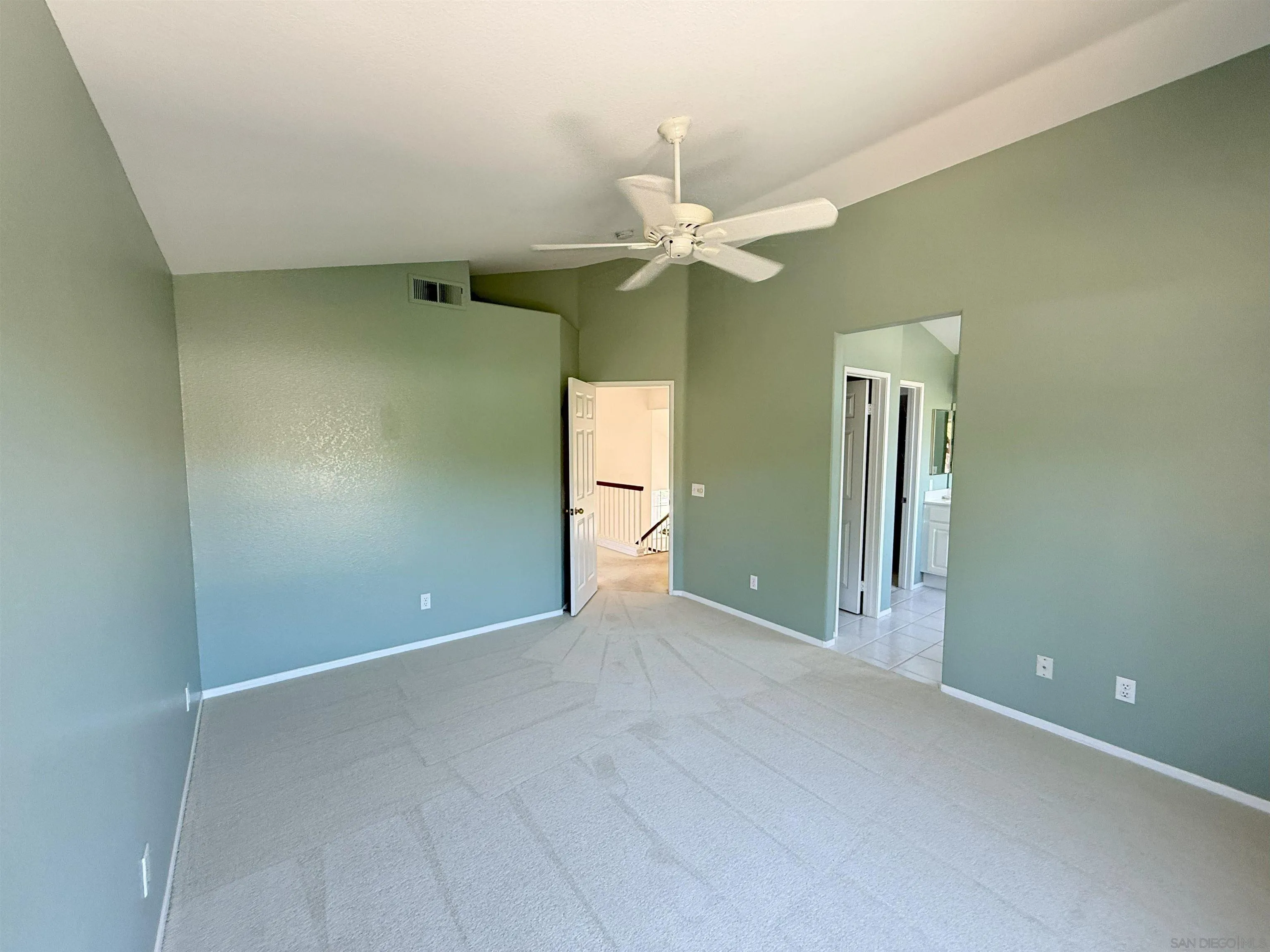 https://cdn.realtyfeed.com/cdn/127/260003431/11fd213f714d2d32e633431bda16a5c6.webp