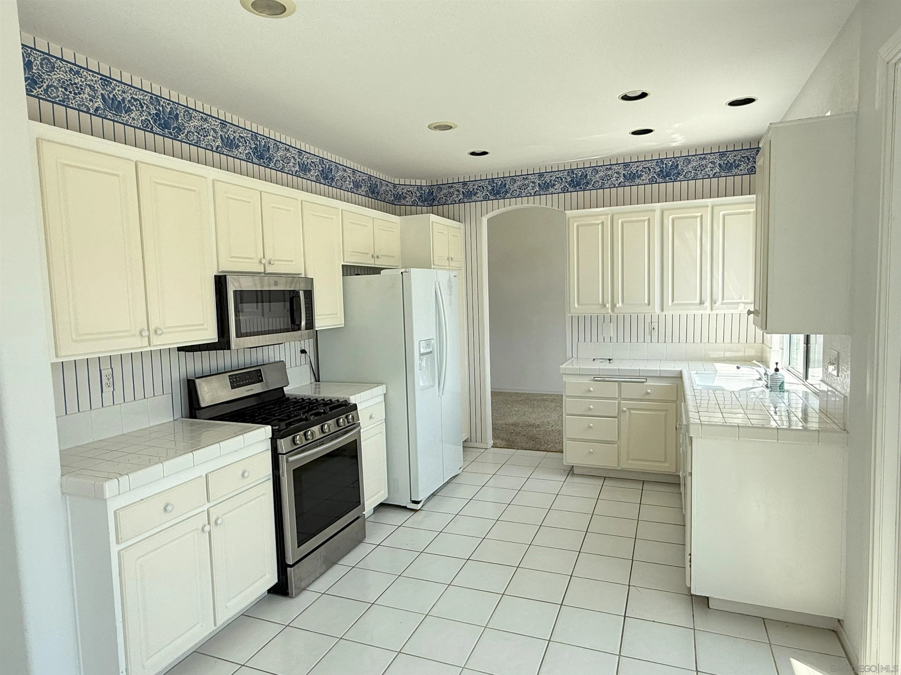https://cdn.realtyfeed.com/cdn/127/260003431/68627a68b4fcced687c52c7770ed661e.webp