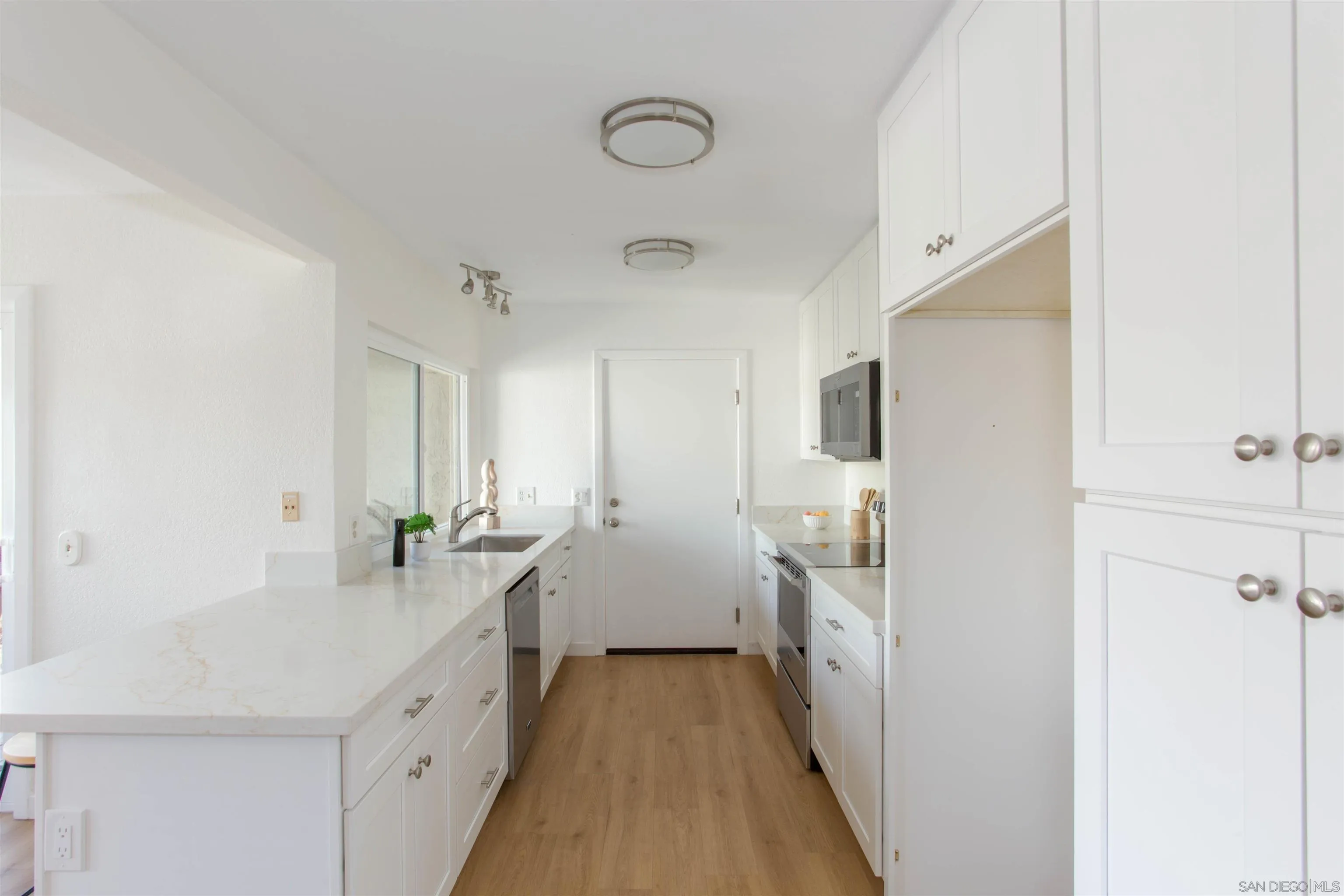 https://cdn.realtyfeed.com/cdn/127/260003435/0eae0e1ab546c841eb04c989a503730c.webp