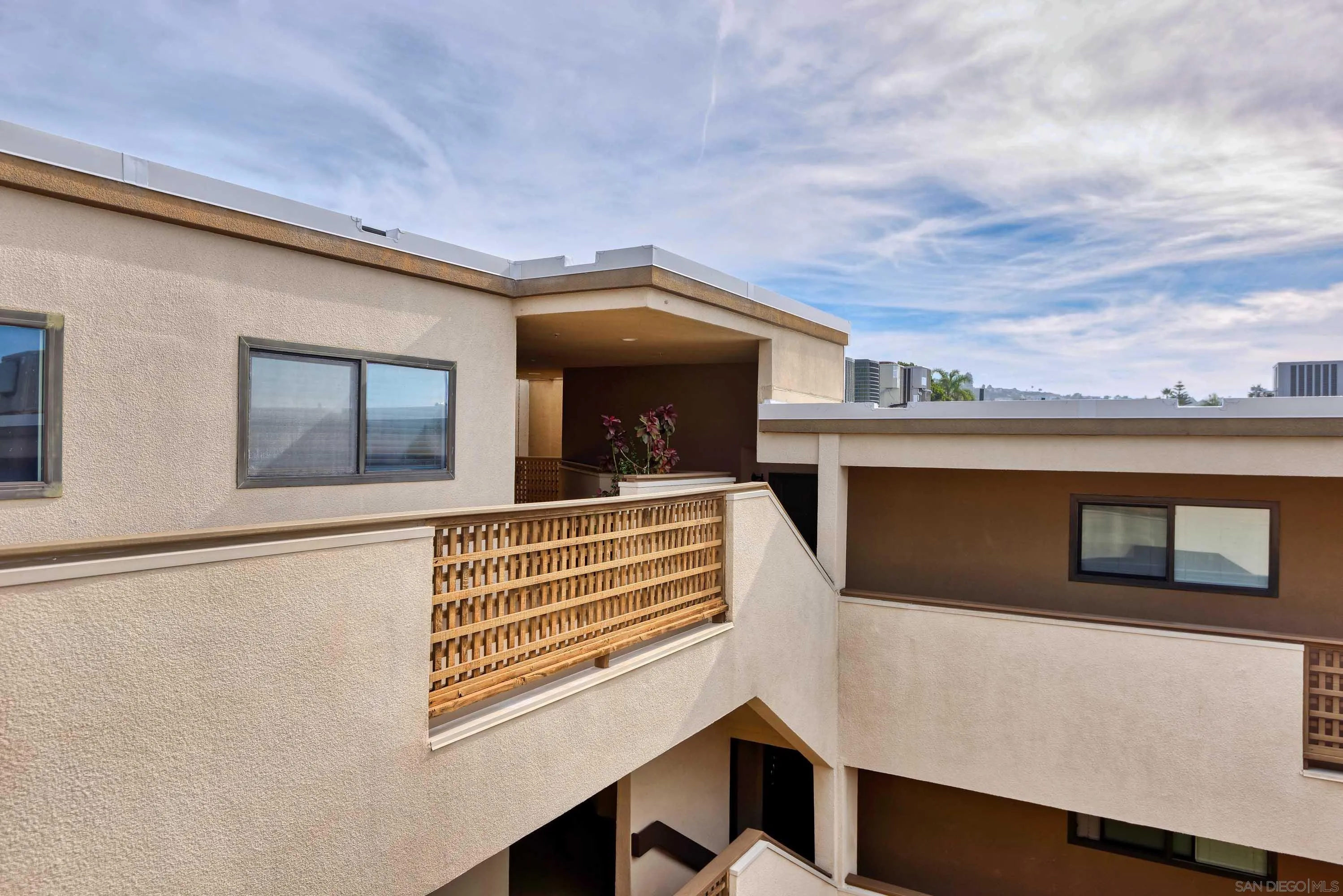 https://cdn.realtyfeed.com/cdn/127/260003436/4512b409213f456c3ba5b05fac27fc57.webp
