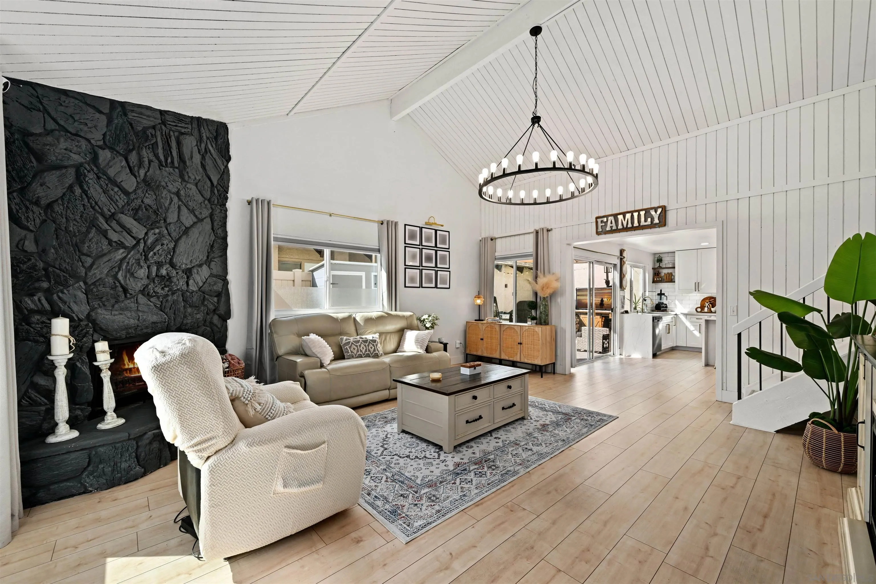 https://cdn.realtyfeed.com/cdn/127/260003438/3ae339f3619073b3f38ae670abf95d12.webp