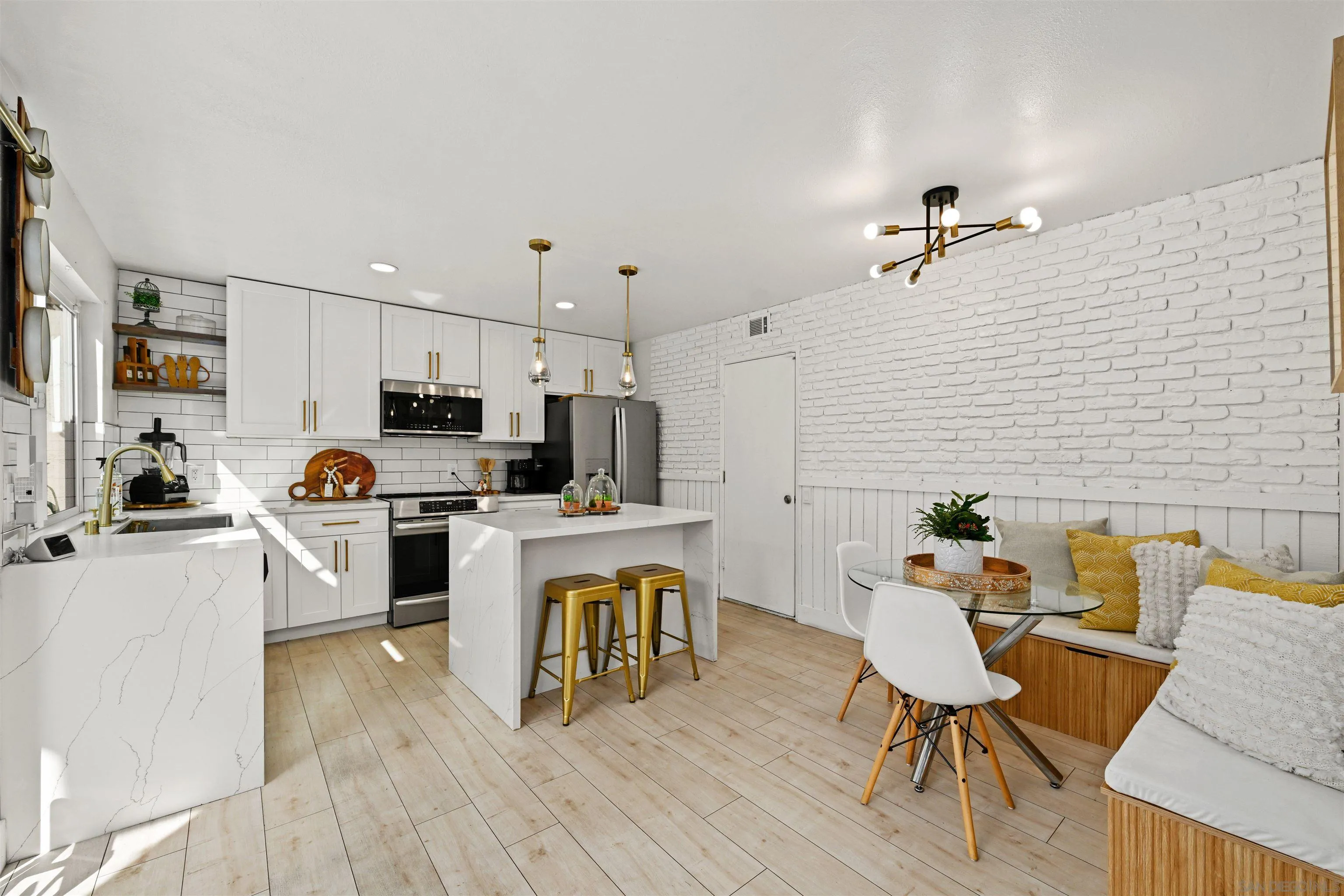 https://cdn.realtyfeed.com/cdn/127/260003438/b354a5d10632257d9fc6f2e6e1e8e505.webp