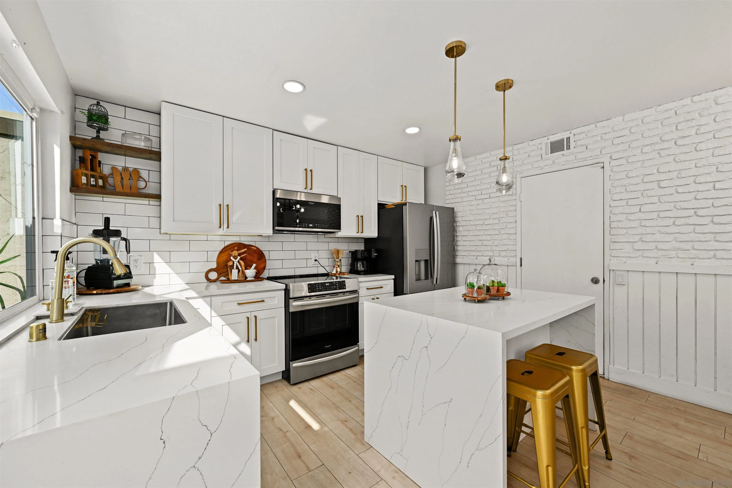 https://cdn.realtyfeed.com/cdn/127/260003438/b8709f20ddc49a32c087581219f538d6.webp