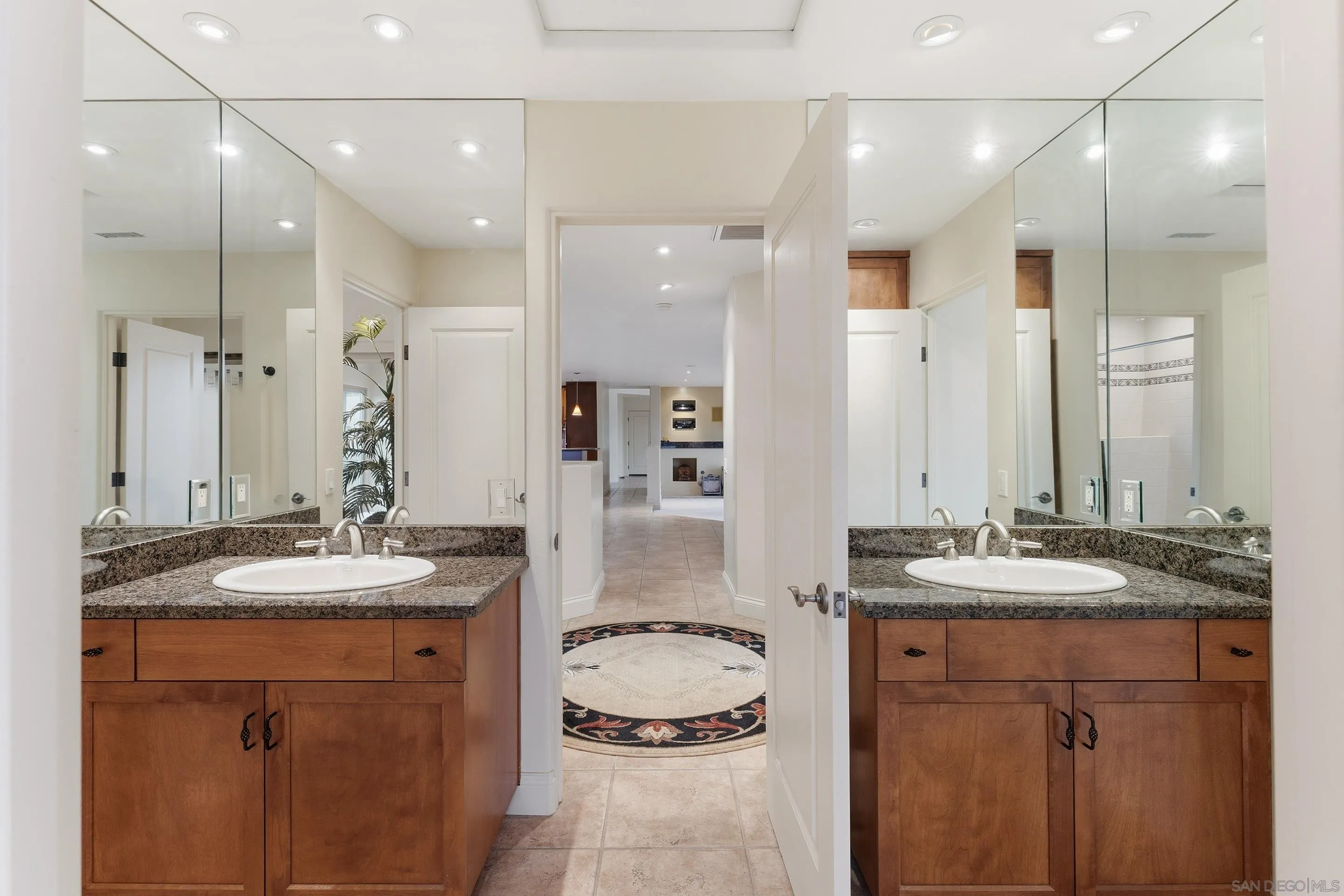 https://cdn.realtyfeed.com/cdn/127/260003440/166348fb2f1b9917ba23b242d172b1fa.webp
