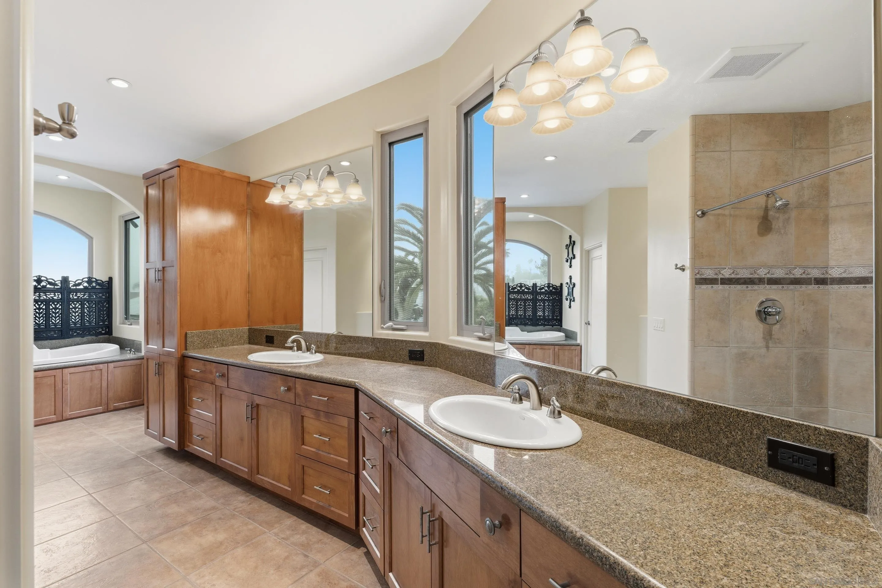 https://cdn.realtyfeed.com/cdn/127/260003440/e3c282de74ba7f5317f8dd281a688a67.webp