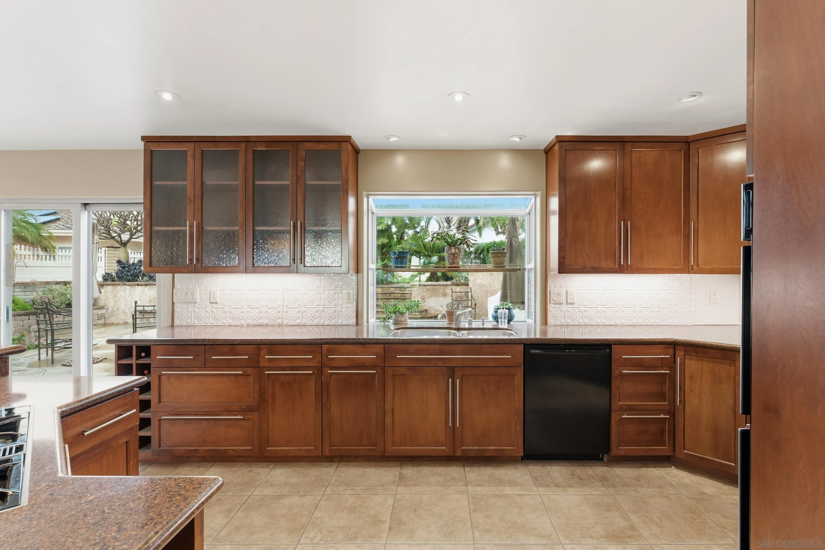 https://cdn.realtyfeed.com/cdn/127/260003440/ea382455c3d31340b3a23b413b18a199.webp