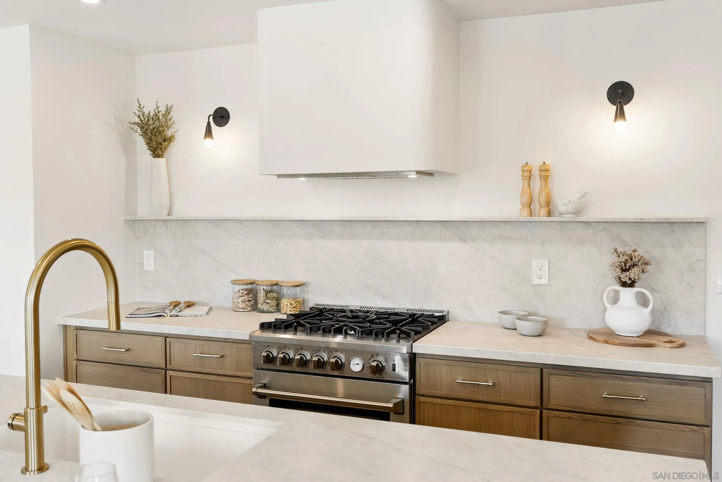 https://cdn.realtyfeed.com/cdn/127/260003441/11bd0c32c2da341abb851836dfc27b0b.webp