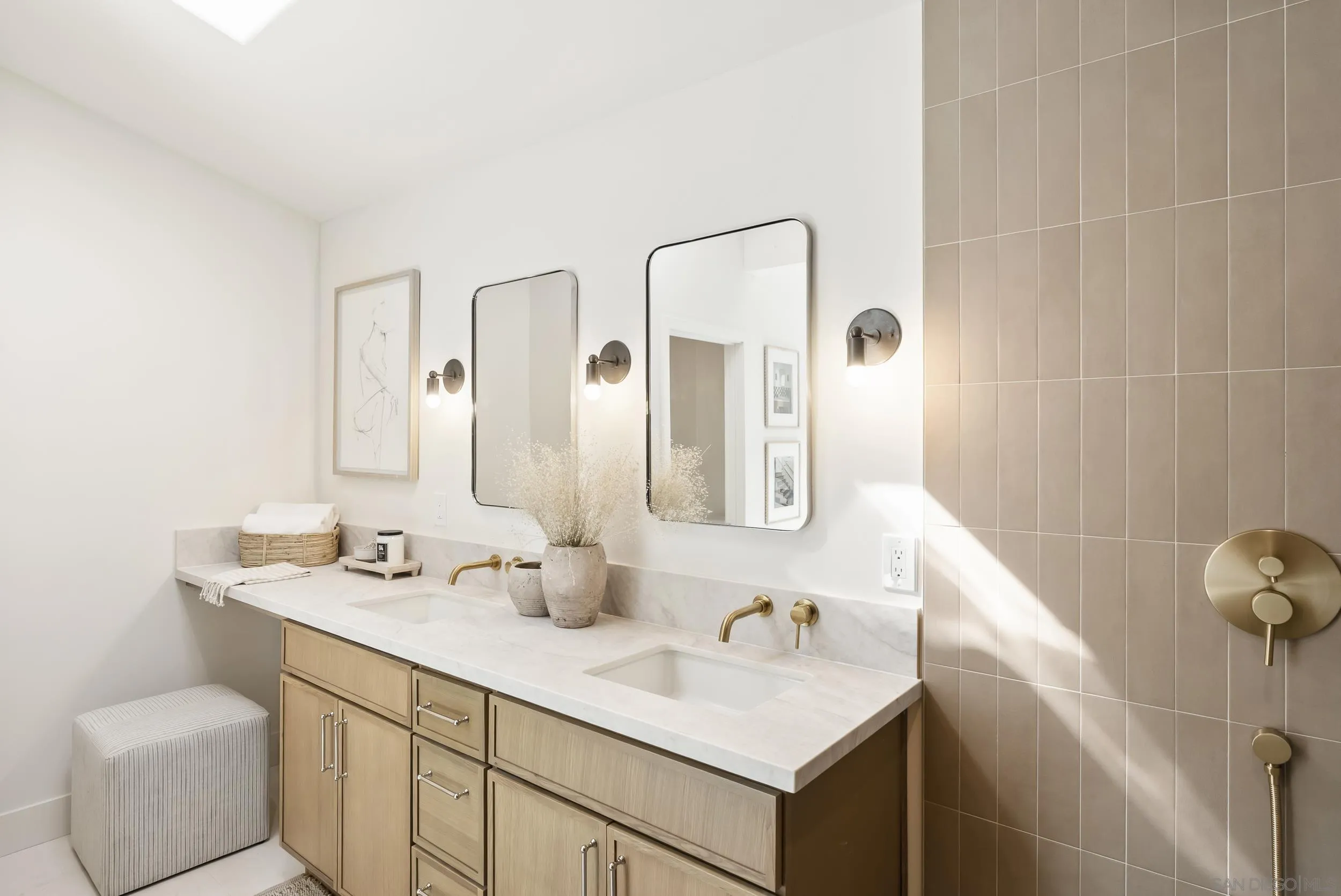 https://cdn.realtyfeed.com/cdn/127/260003441/c7afbf35f5736e3fc4795cdb61e3894f.webp