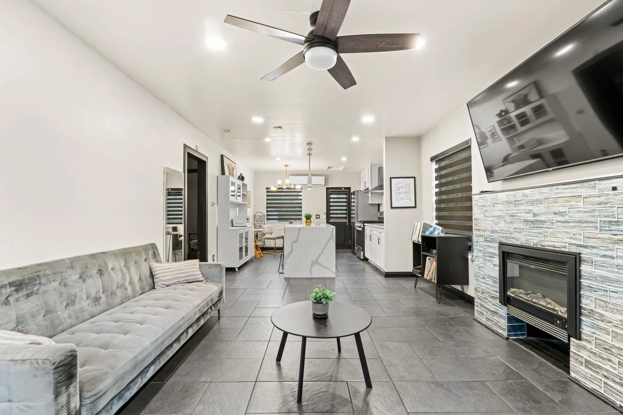 https://cdn.realtyfeed.com/cdn/127/260003443/0bb422460ab6084e3f3e229fe357fdc7.webp