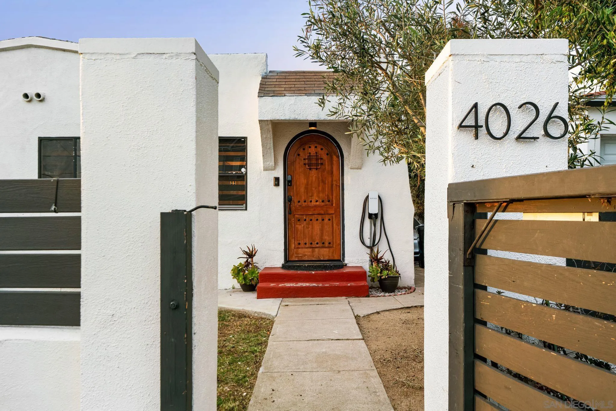 https://cdn.realtyfeed.com/cdn/127/260003443/7bd61225950bd57aac698a5d42bcfb10.webp