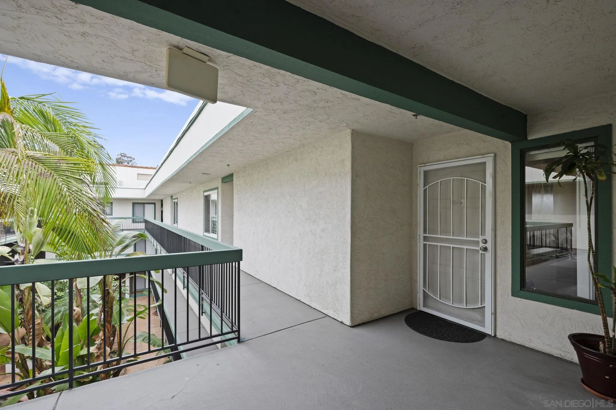 https://cdn.realtyfeed.com/cdn/127/260003444/911254969326059e8532590e0fc046c8.webp
