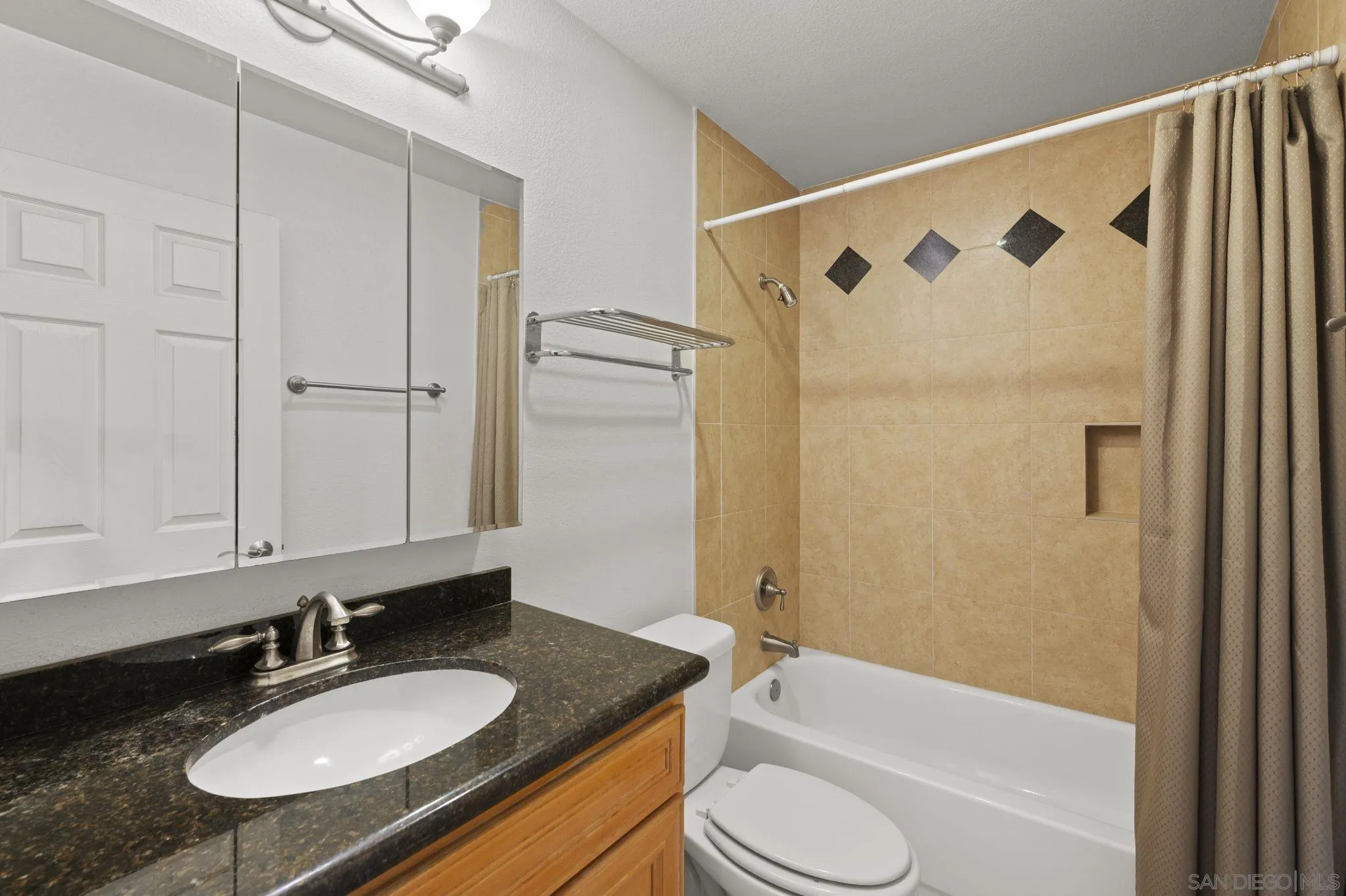 https://cdn.realtyfeed.com/cdn/127/260003444/a31049c361d21852a51b0c353b6dbb8b.webp
