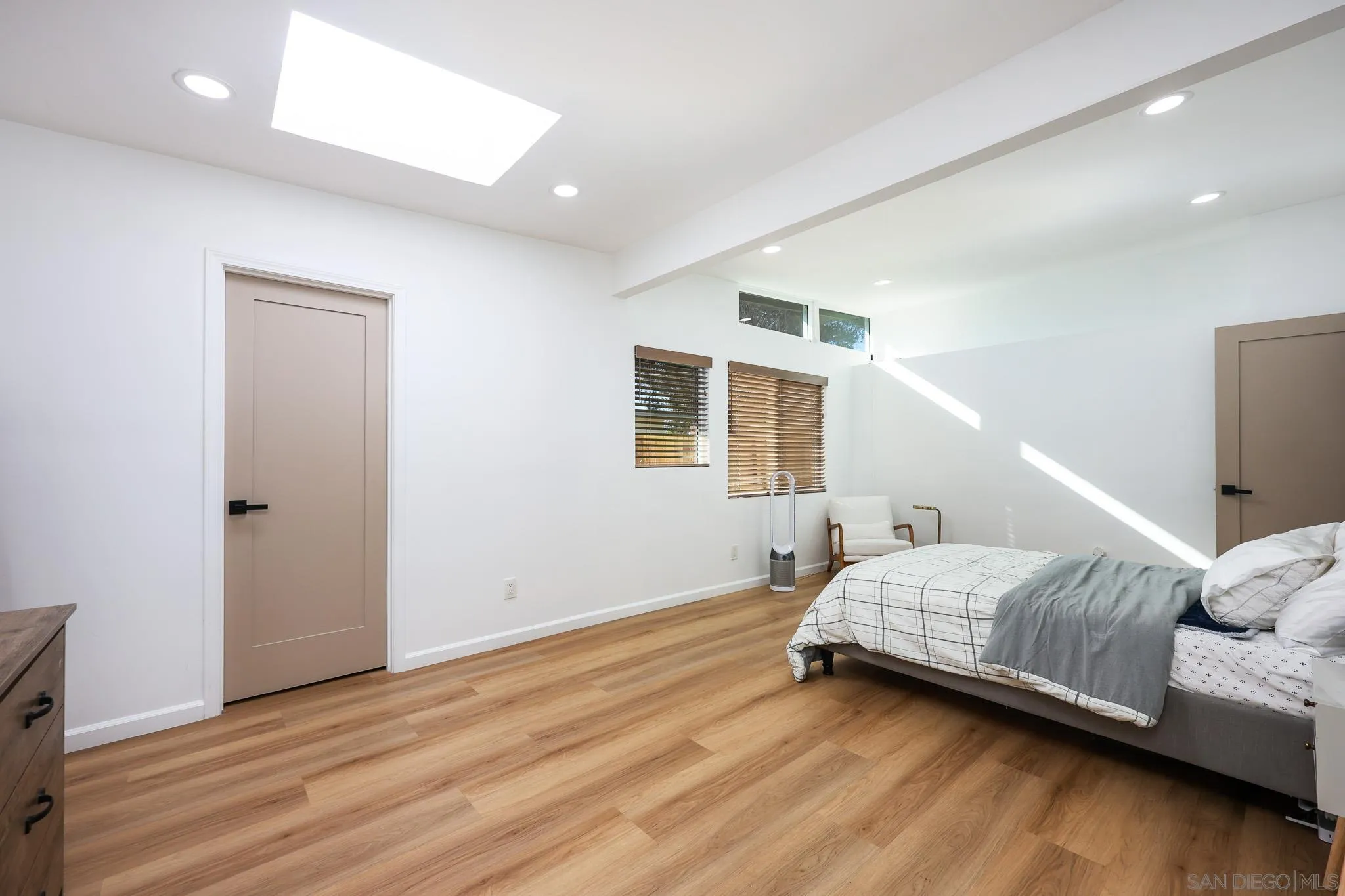 https://cdn.realtyfeed.com/cdn/127/260003447/50cddefa89d6c55157c1821921899c3b.webp