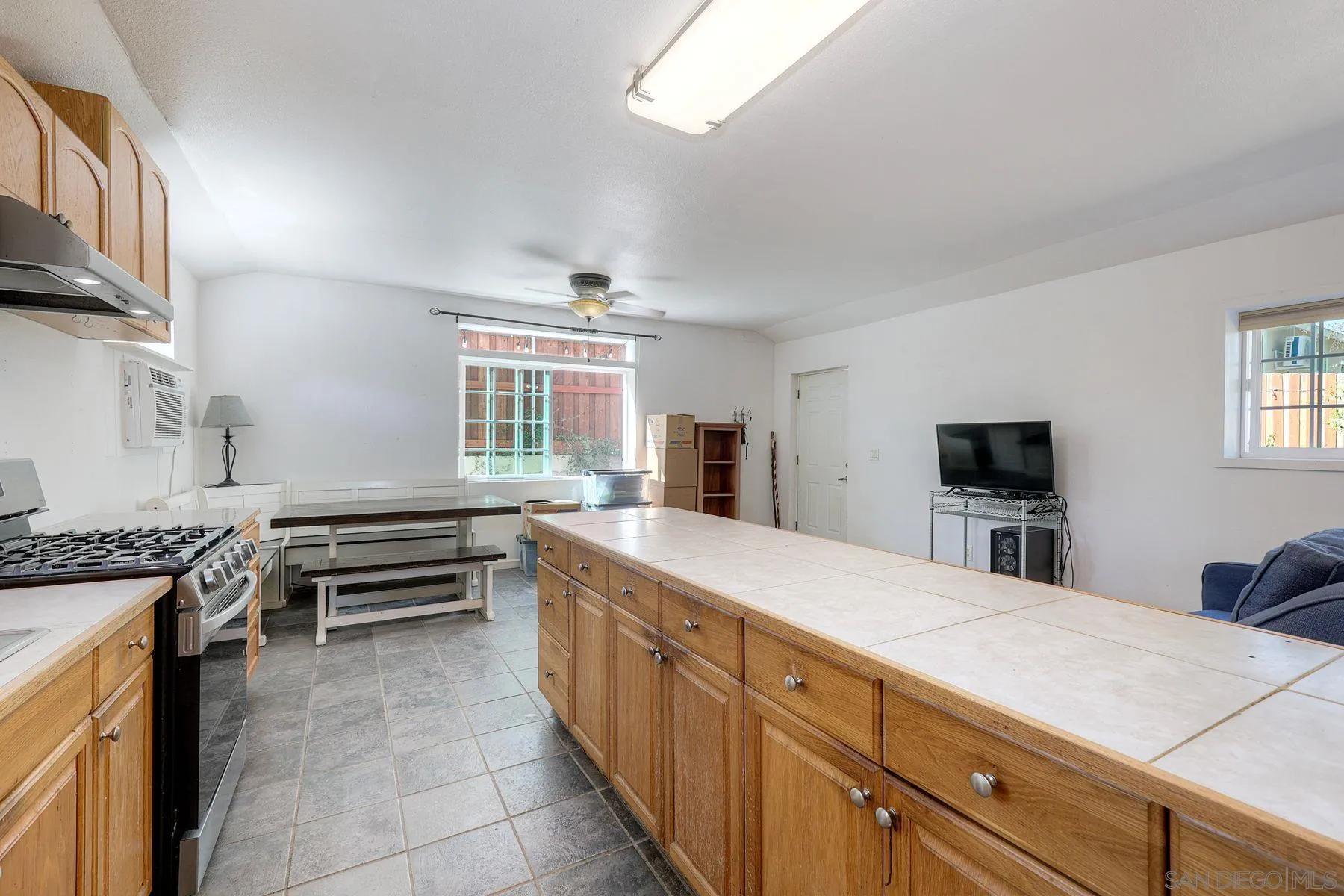 https://cdn.realtyfeed.com/cdn/127/260003451/2515456181214f18d462020d9ad2e595.webp
