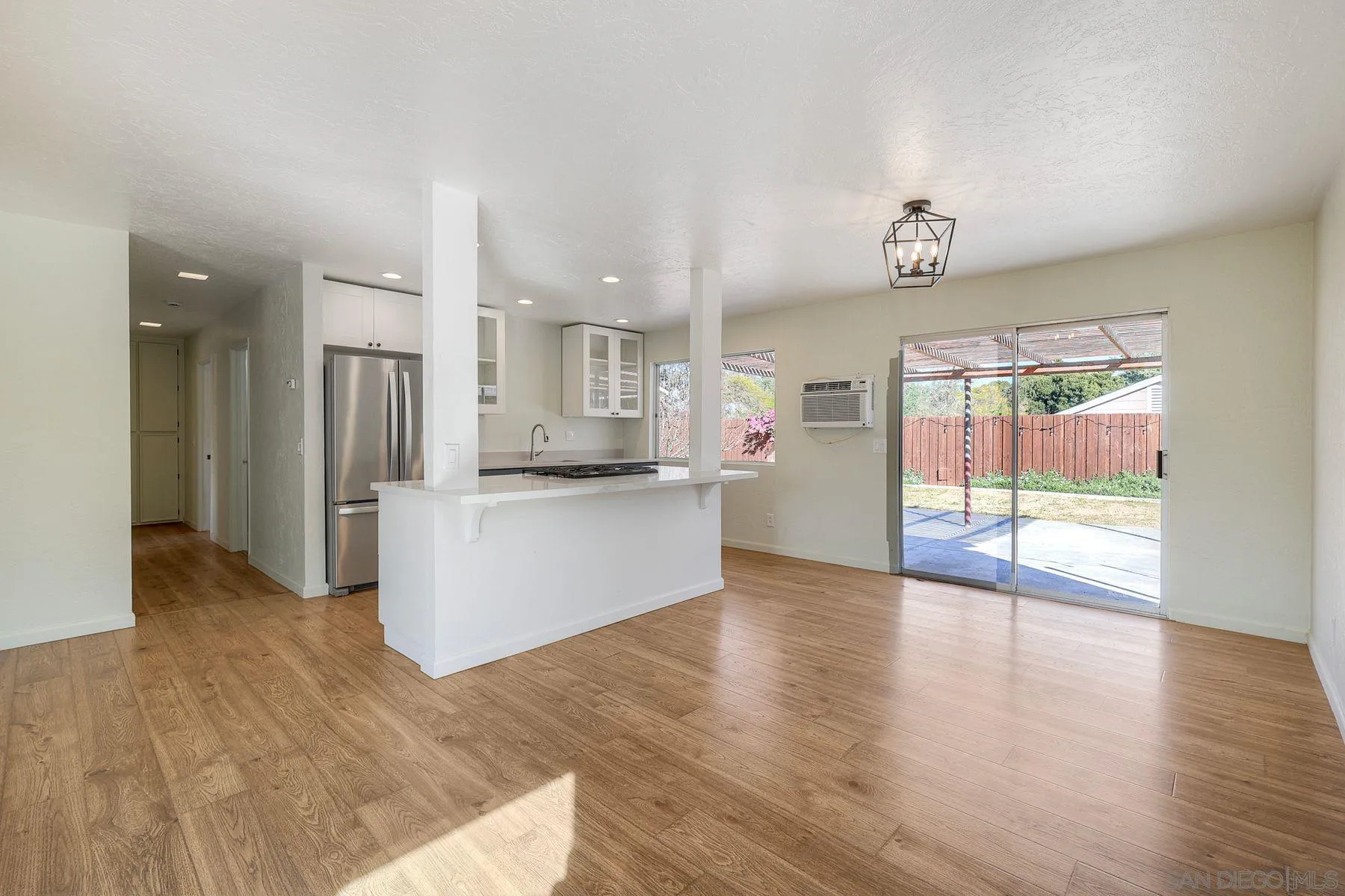 https://cdn.realtyfeed.com/cdn/127/260003451/952f18e337772037f9d51e827c8e5f34.webp