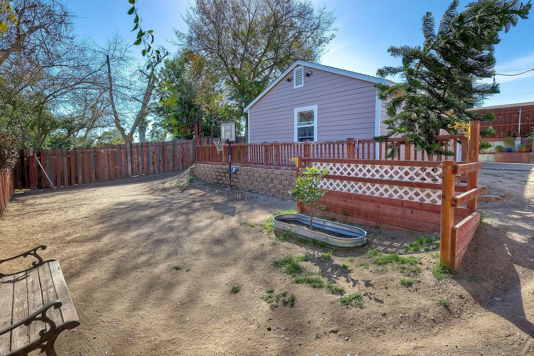 https://cdn.realtyfeed.com/cdn/127/260003451/e03656f37971a7a6a97ea0a42a368831.webp