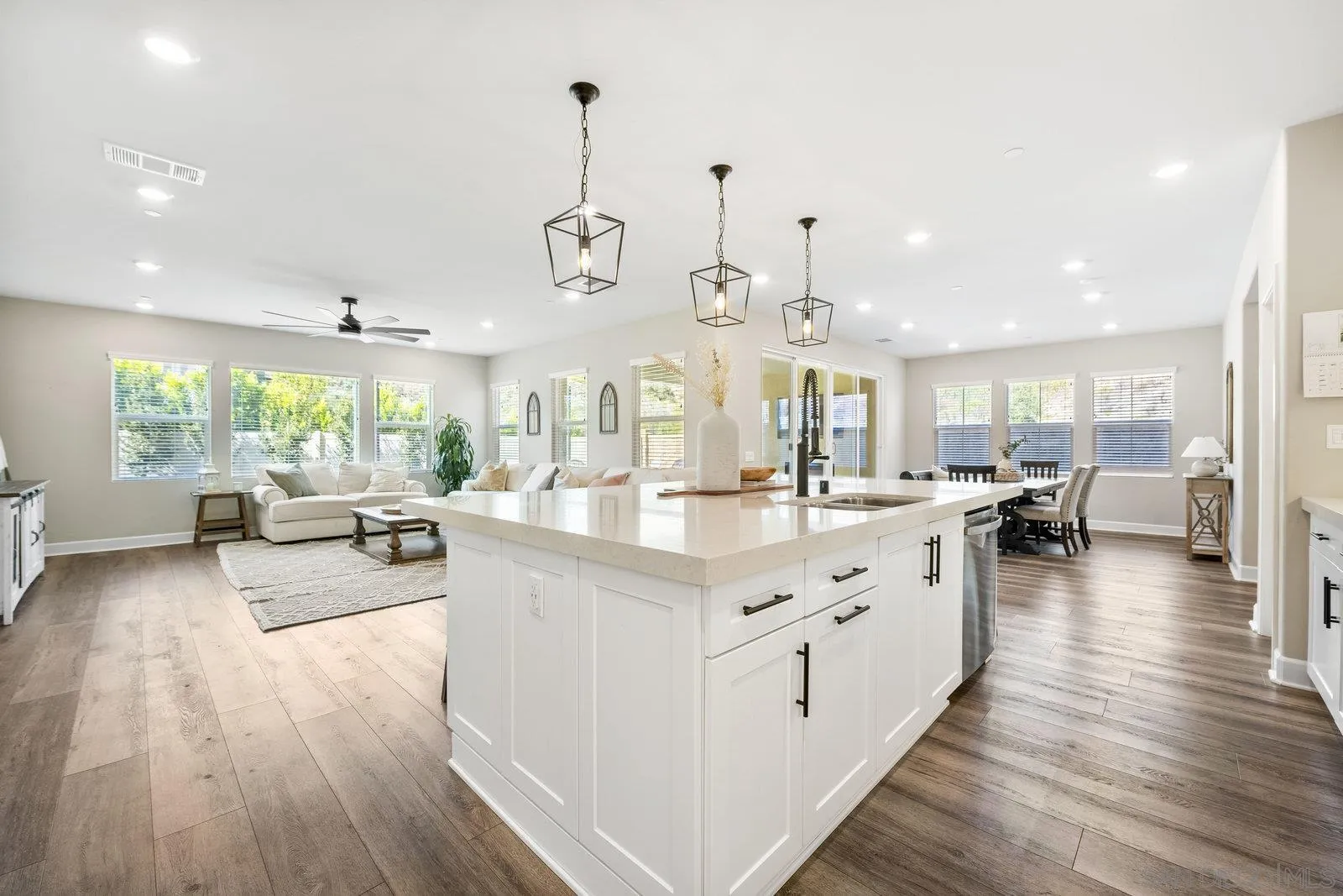 https://cdn.realtyfeed.com/cdn/127/260003453/05b85f77a00fdf85304e90fb0b78295b.webp