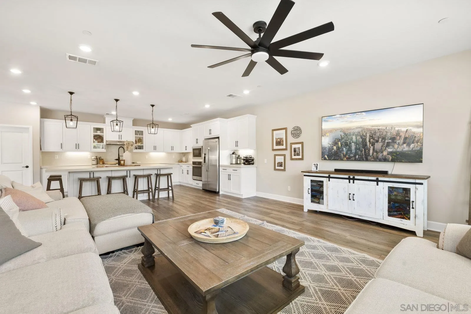 https://cdn.realtyfeed.com/cdn/127/260003453/5ac0a11c76be307dcc33c26dde9fe683.webp