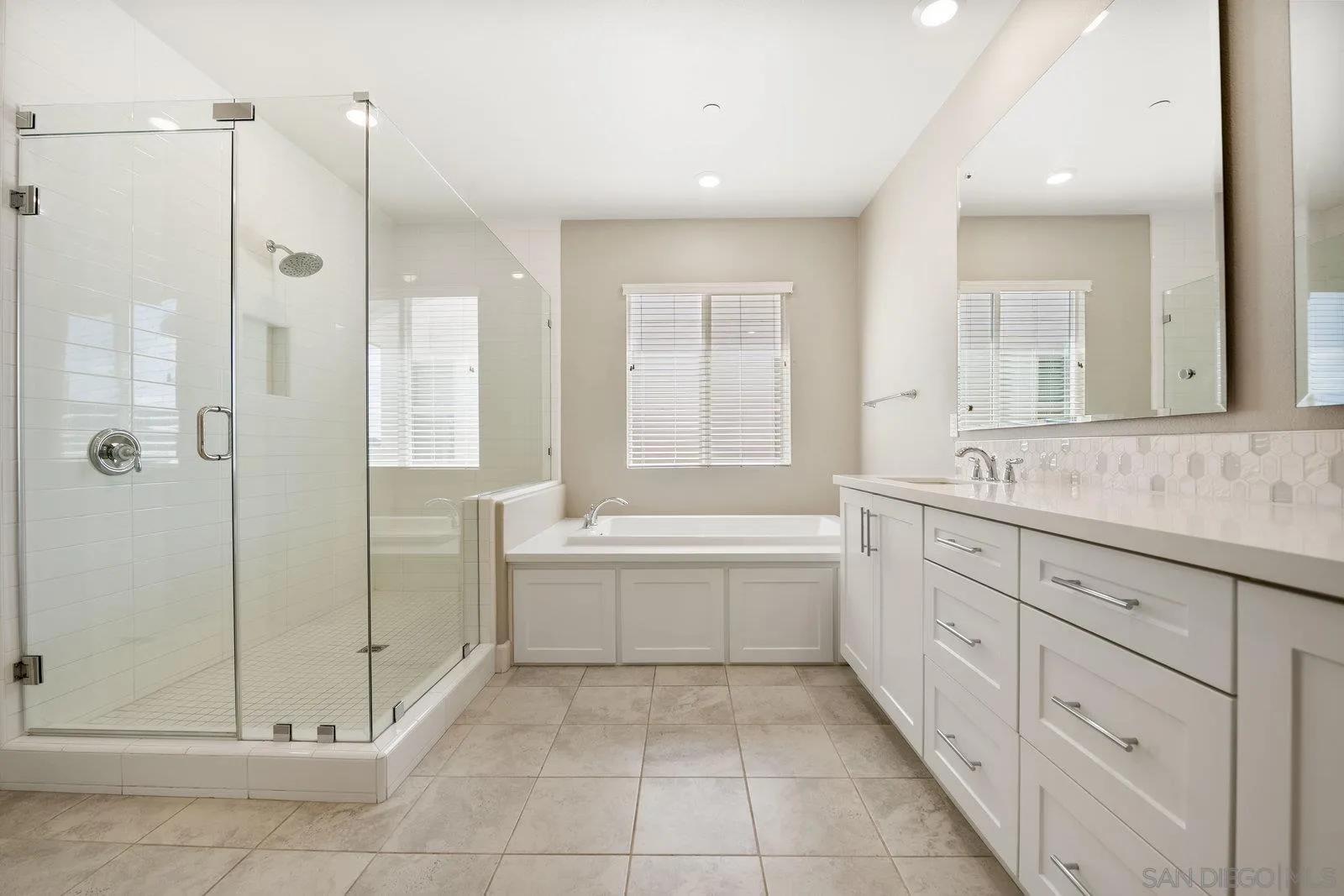 https://cdn.realtyfeed.com/cdn/127/260003453/eda32721e2a5d2dfc6539188557044f4.webp