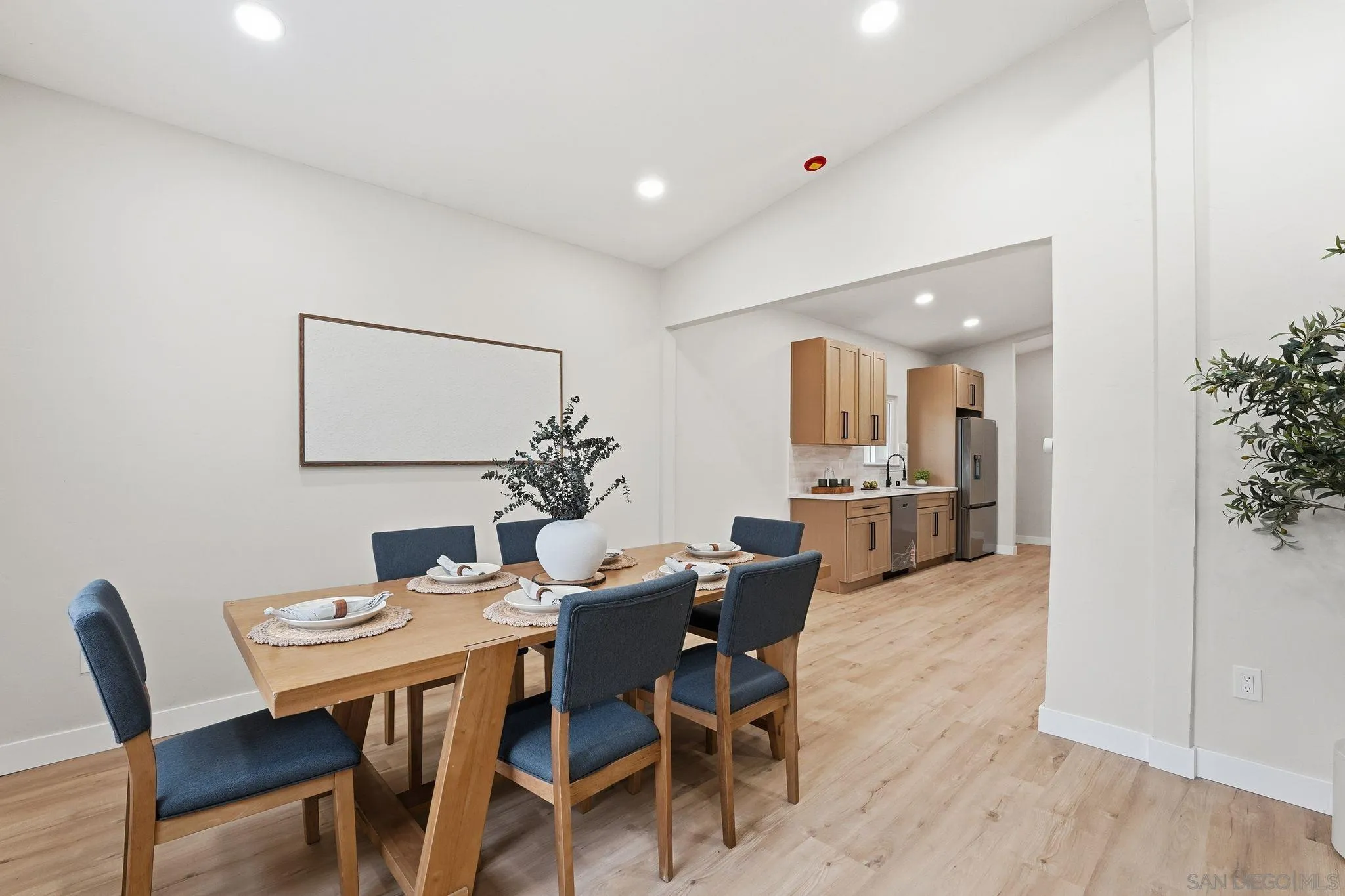 https://cdn.realtyfeed.com/cdn/127/260003456/179fdaaf2877825dde0d028ca0b72a04.webp