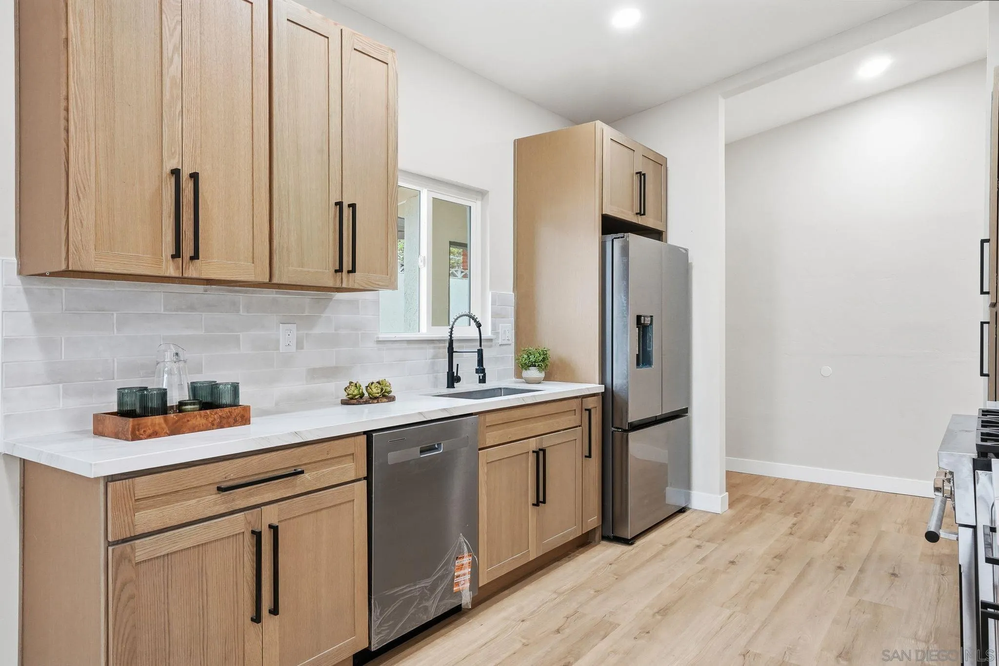 https://cdn.realtyfeed.com/cdn/127/260003456/655f439b8010c9000b068efbadd9d5d6.webp