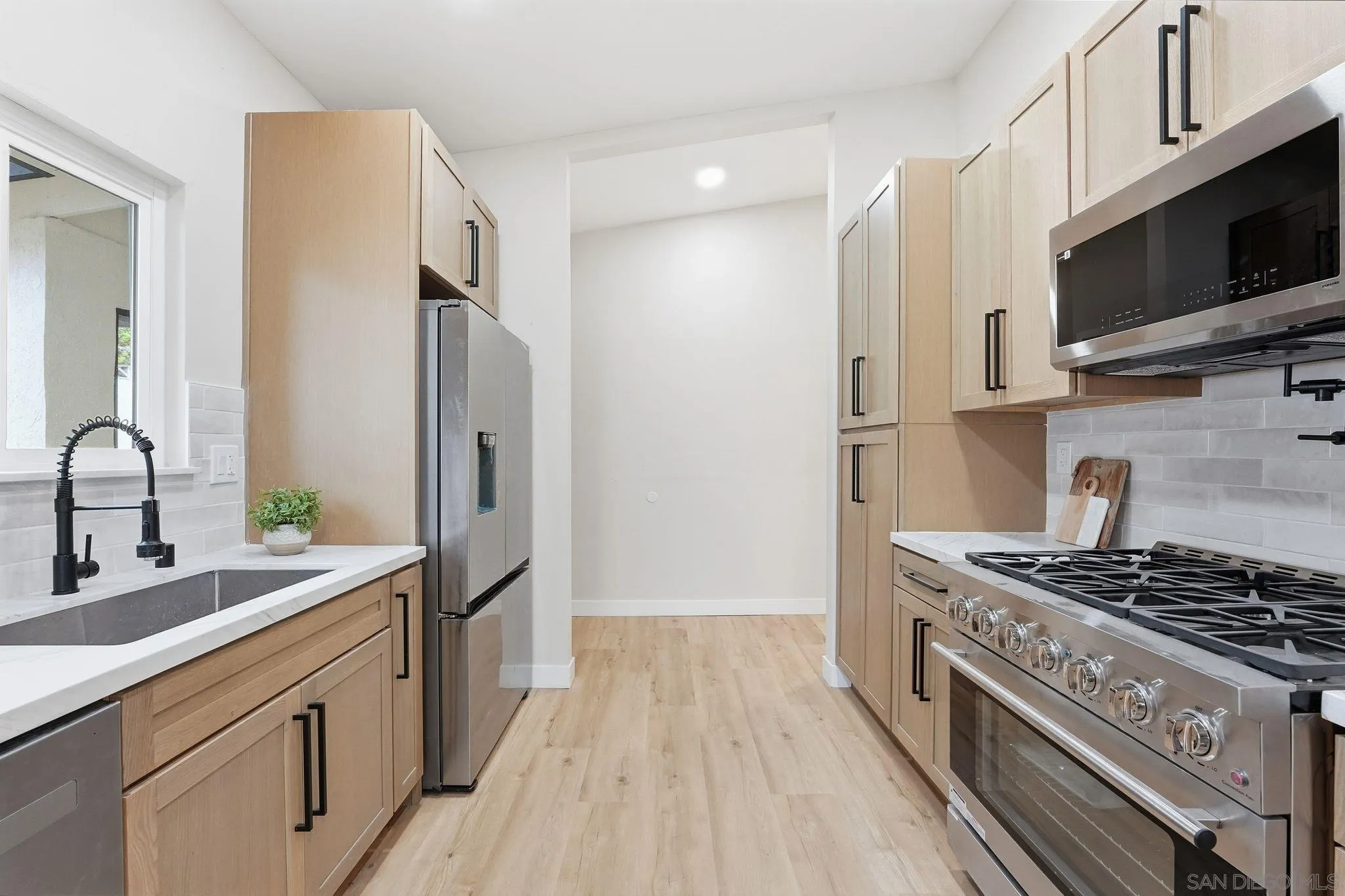 https://cdn.realtyfeed.com/cdn/127/260003456/83e29fd020f643af135535174a9a3e0b.webp