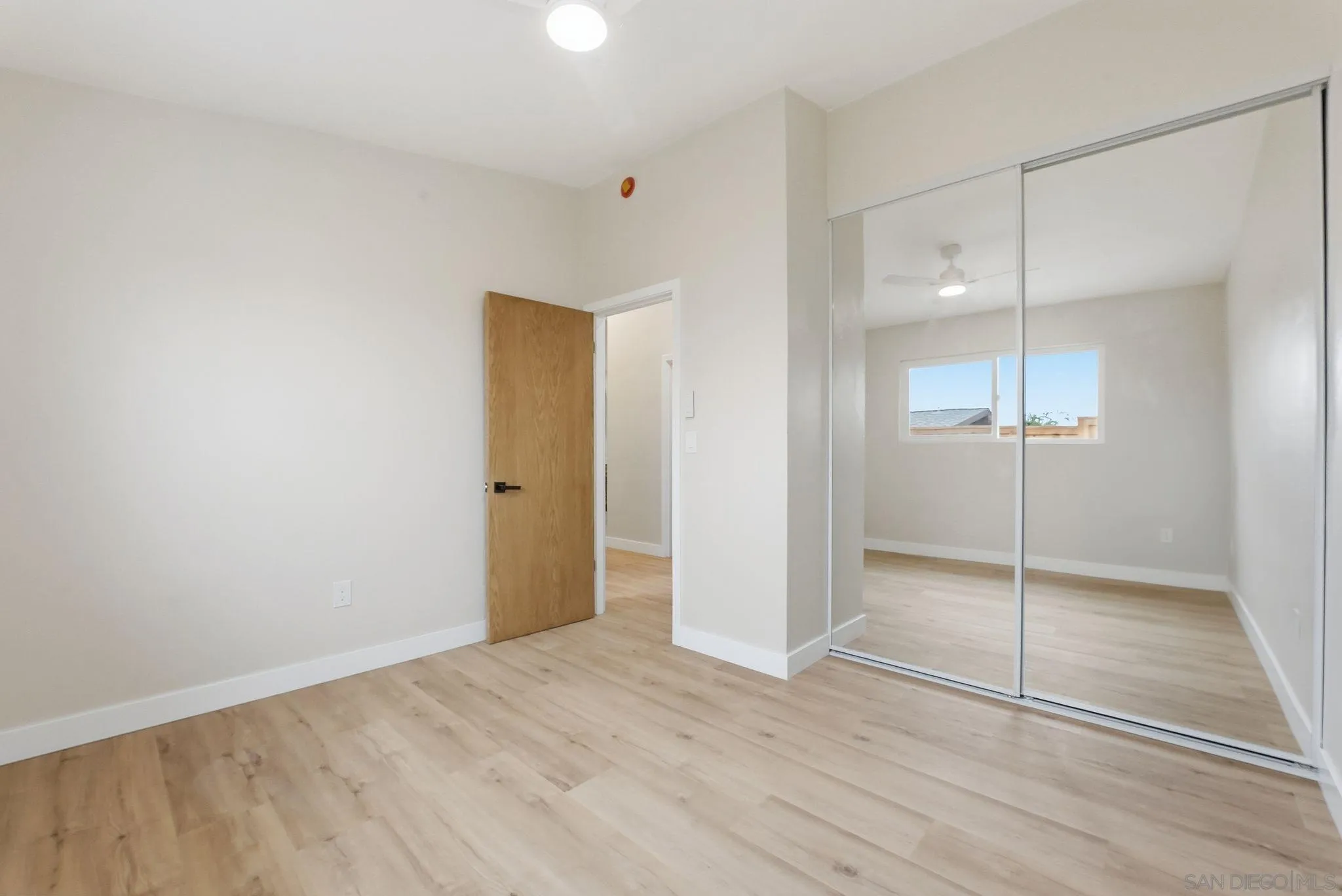 https://cdn.realtyfeed.com/cdn/127/260003456/cda572d1aa5fe401bde2fb3cfa116b8c.webp