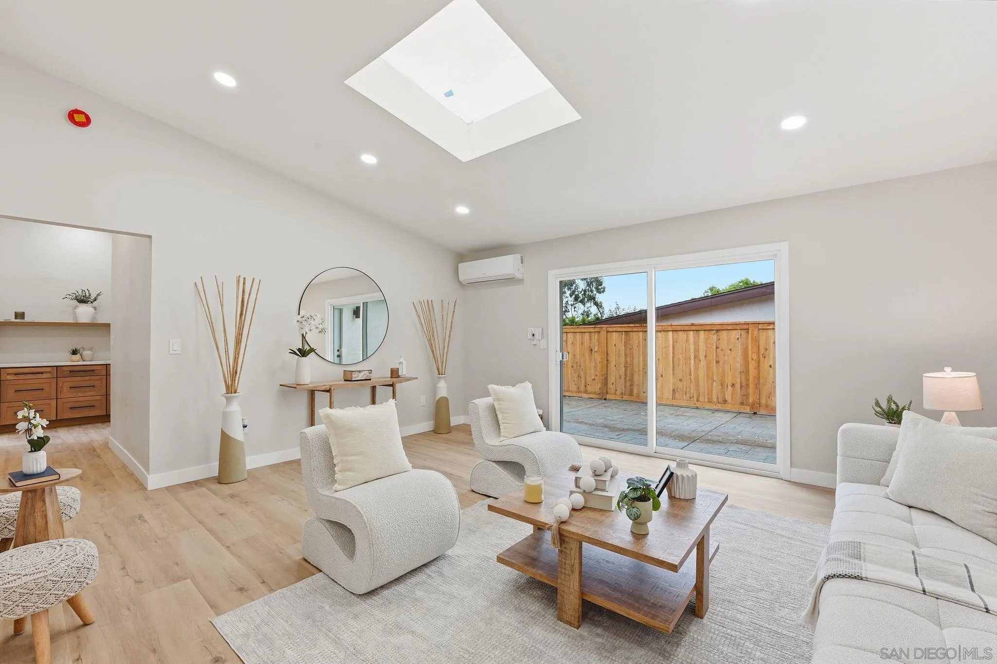 https://cdn.realtyfeed.com/cdn/127/260003456/f31a743d5f6df9344497750bf217976a.webp