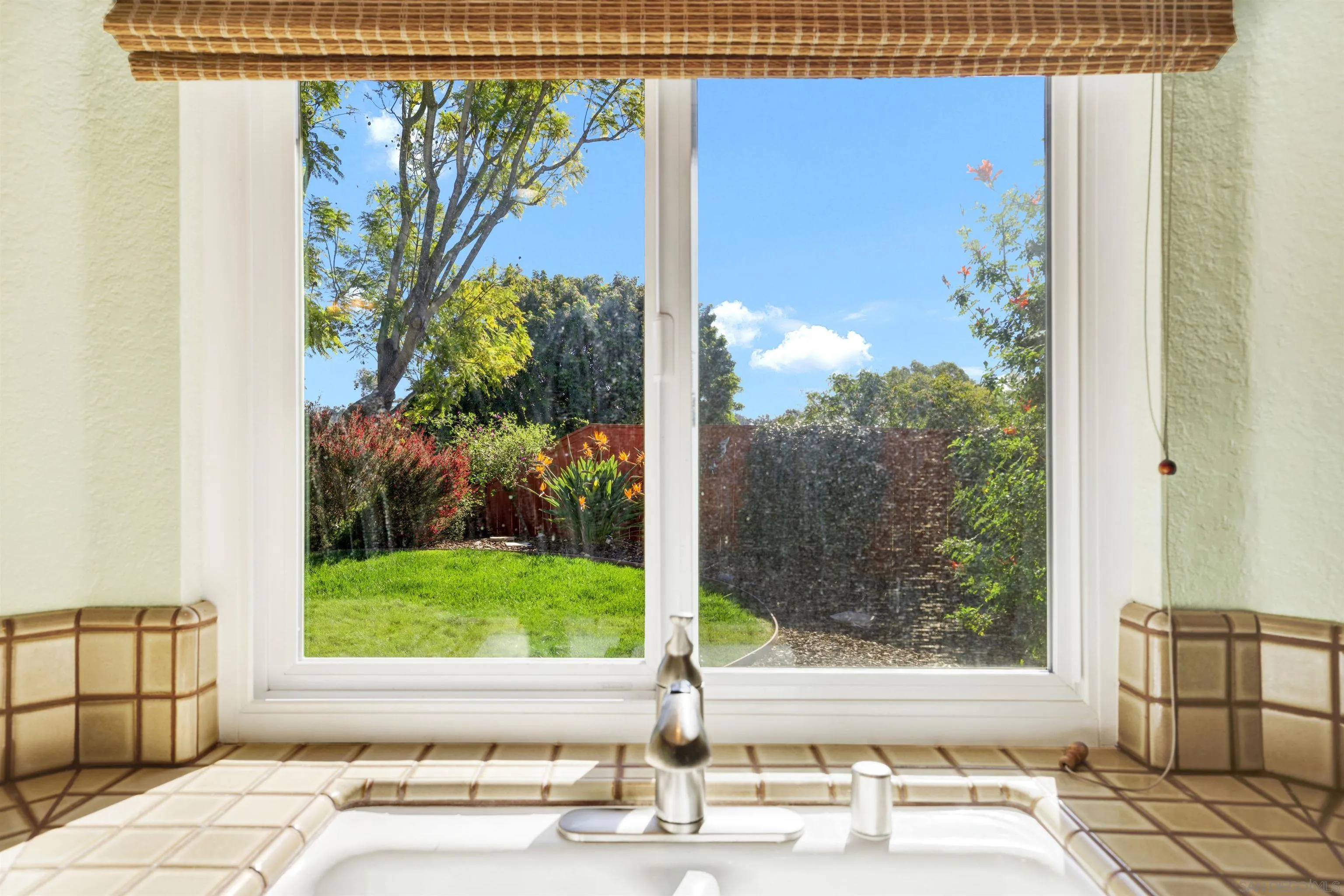 https://cdn.realtyfeed.com/cdn/127/260003457/2de55320af44e13c0c1d904f0985486d.webp