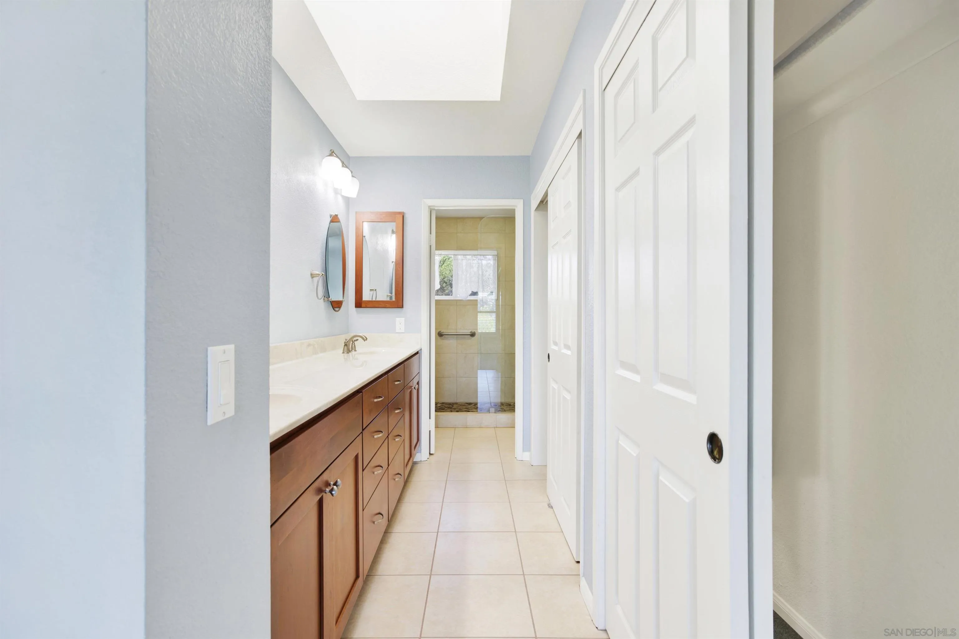 https://cdn.realtyfeed.com/cdn/127/260003457/7d62b9f9e07635816822654d3af5a715.webp