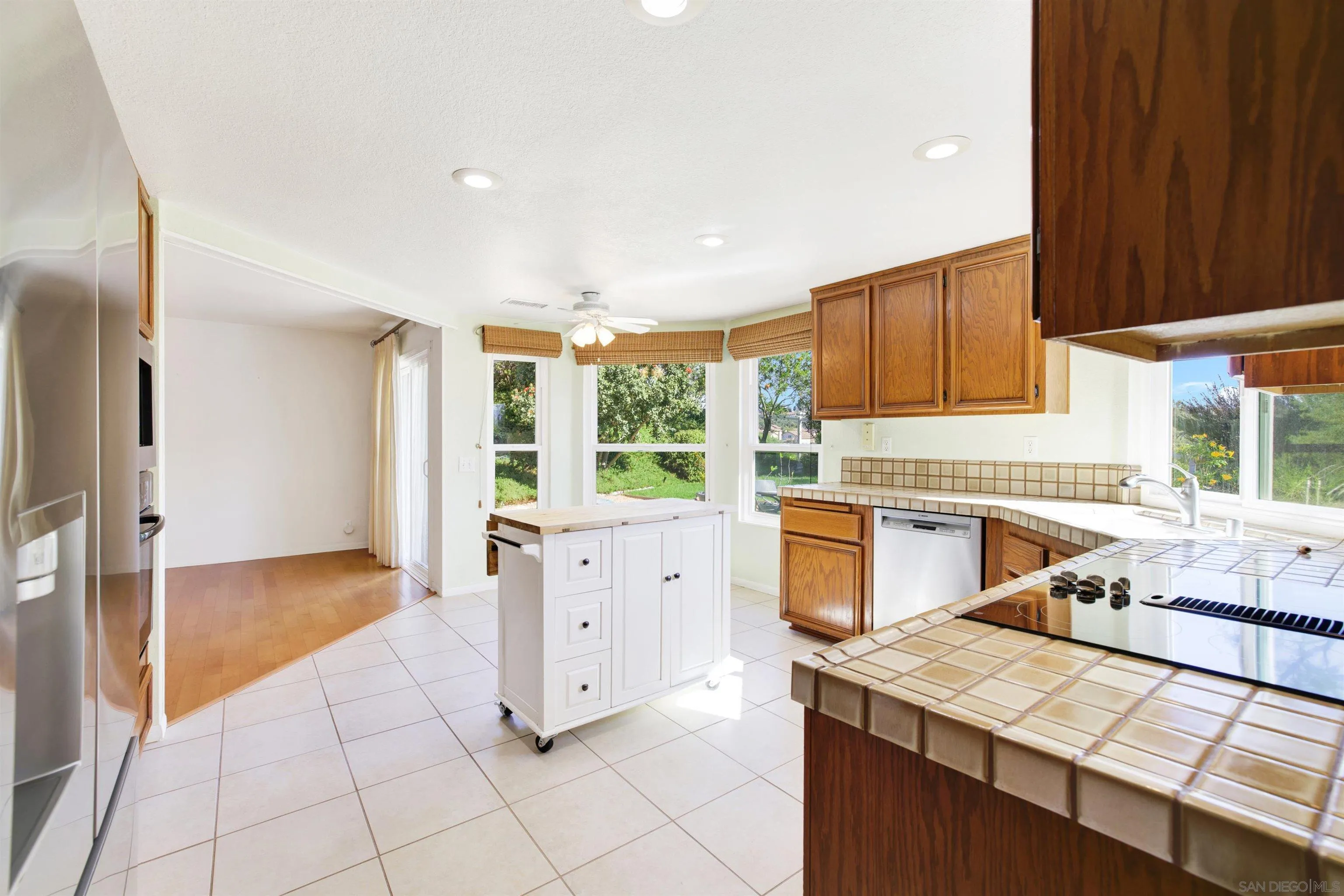 https://cdn.realtyfeed.com/cdn/127/260003457/de65db1eb37be50bc02039127853d7d1.webp