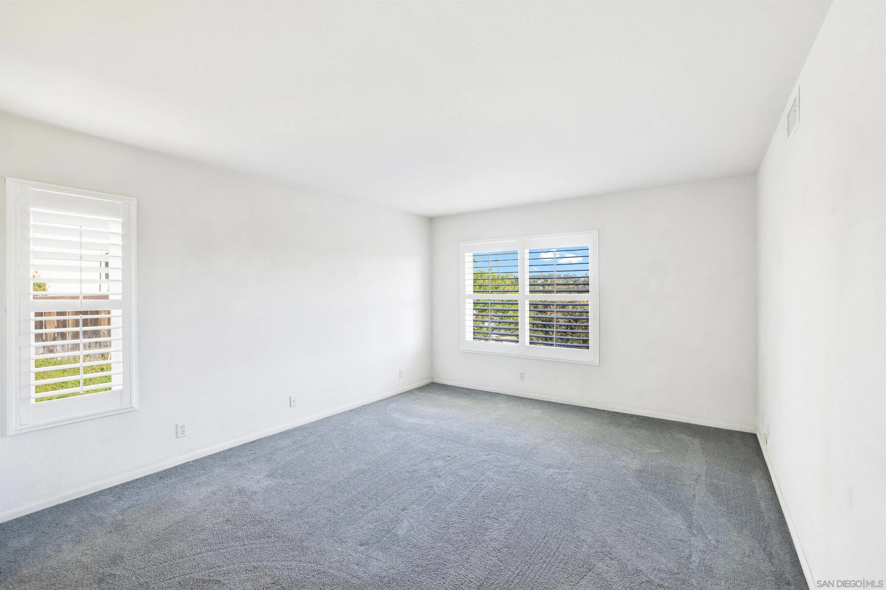 https://cdn.realtyfeed.com/cdn/127/260003457/e0a8682e3478af966133e5bb3e42ef9c.webp