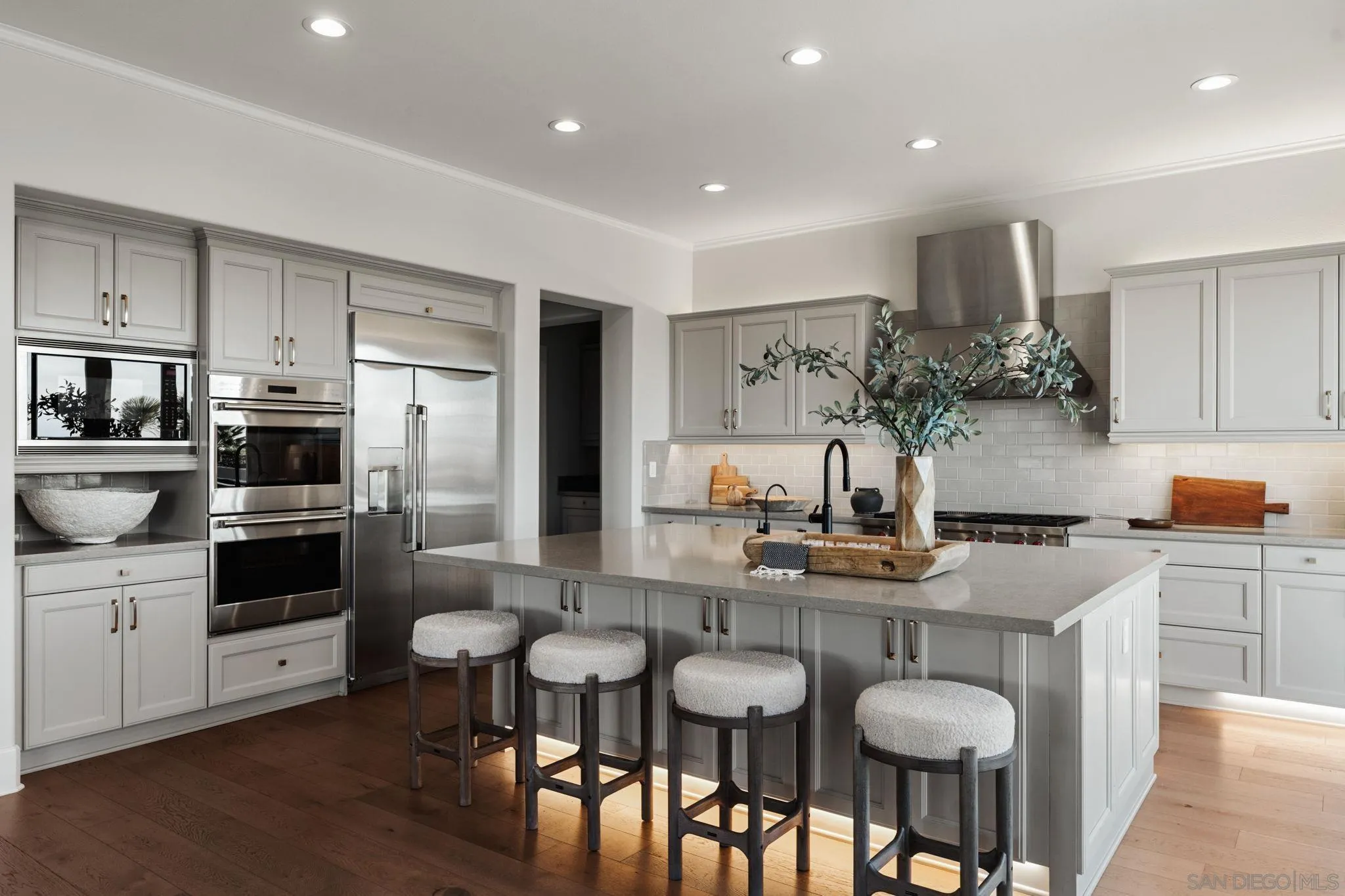 https://cdn.realtyfeed.com/cdn/127/260003460/df45b0a0f173811cacf89bdf41610581.webp