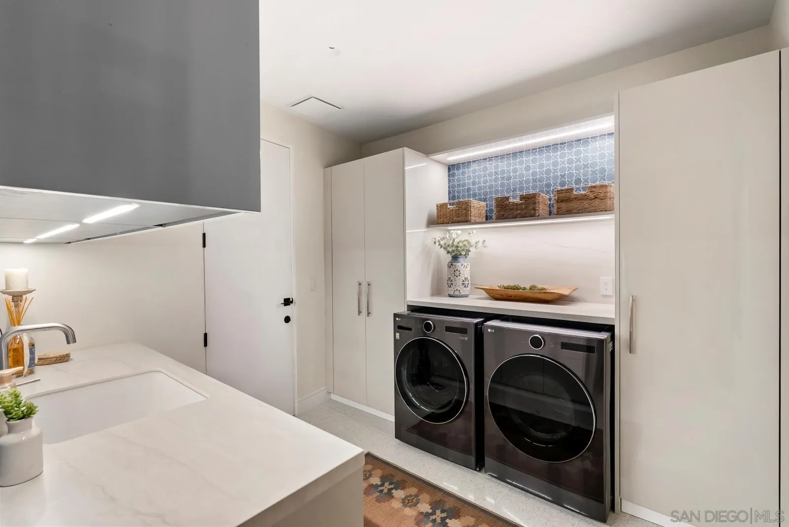 https://cdn.realtyfeed.com/cdn/127/260003461/cbd6fdf881d0b013f98479cb87d99743.webp