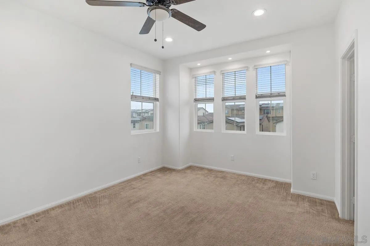 https://cdn.realtyfeed.com/cdn/127/260003462/b96364827f4f880e56011ed38aa2c38e.webp