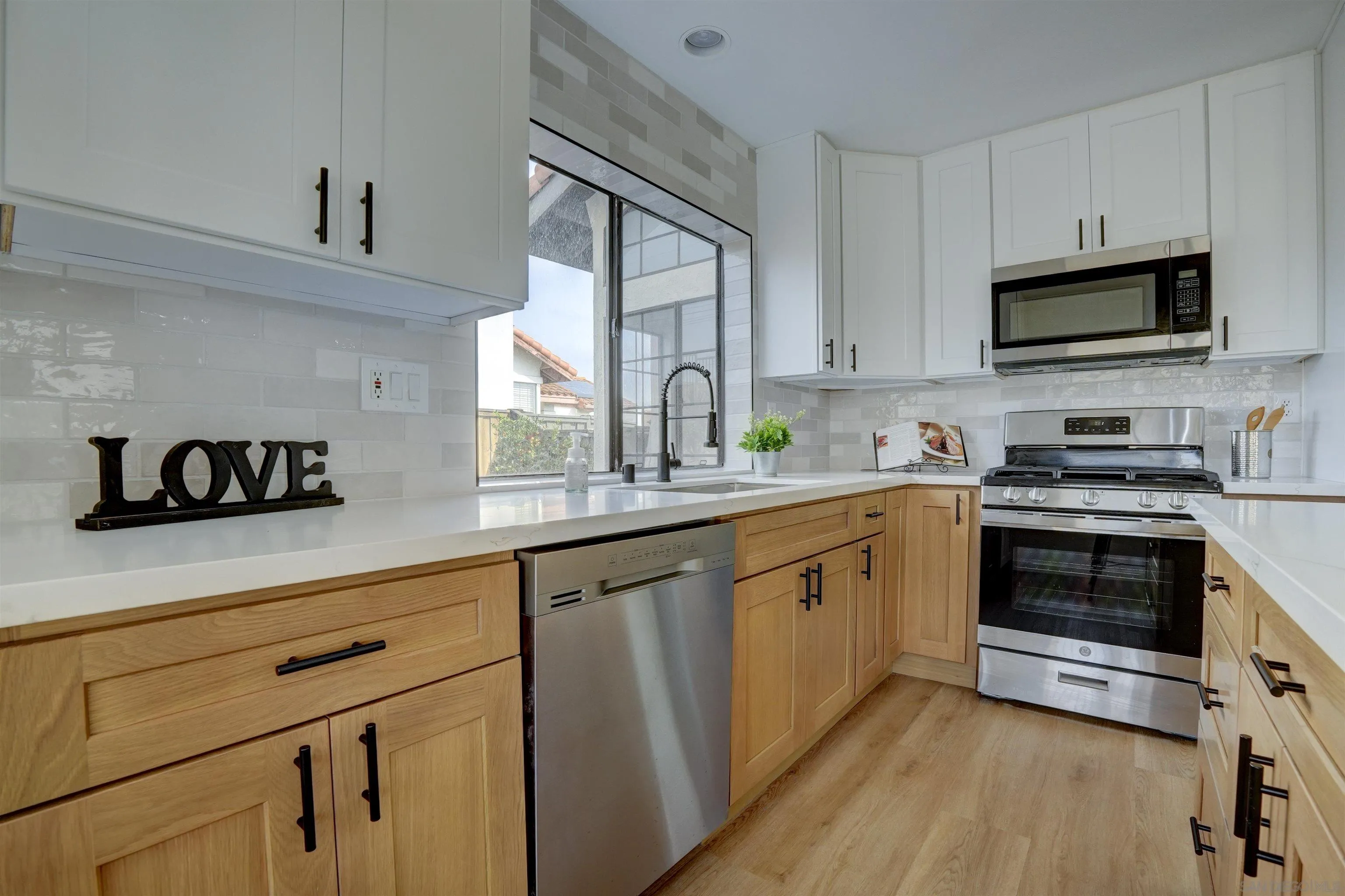 https://cdn.realtyfeed.com/cdn/127/260003463/a5d2a992a07c0074537f51646d9cff27.webp
