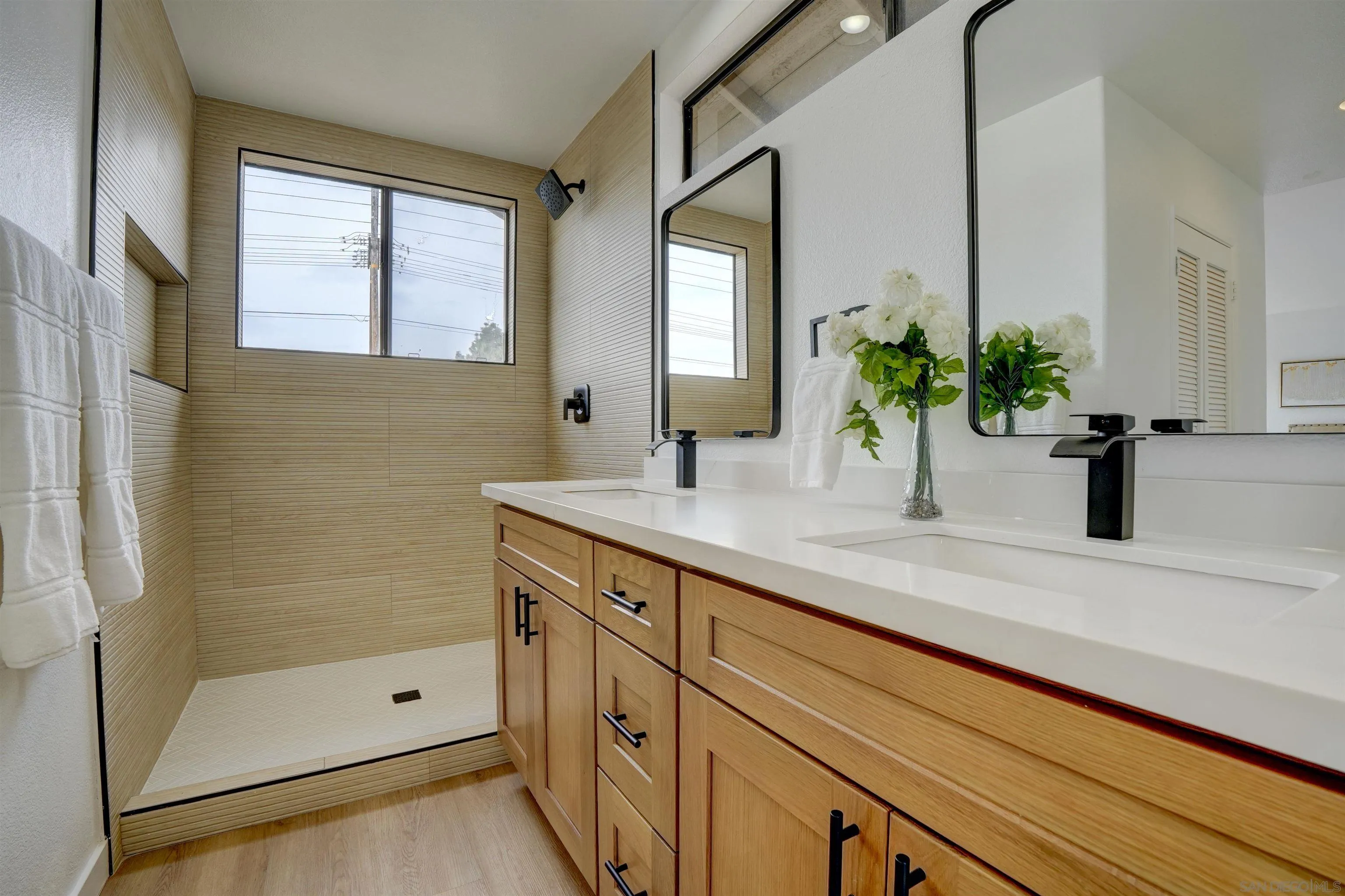 https://cdn.realtyfeed.com/cdn/127/260003463/d6e1e9b79582e44e202f37795a7d6994.webp