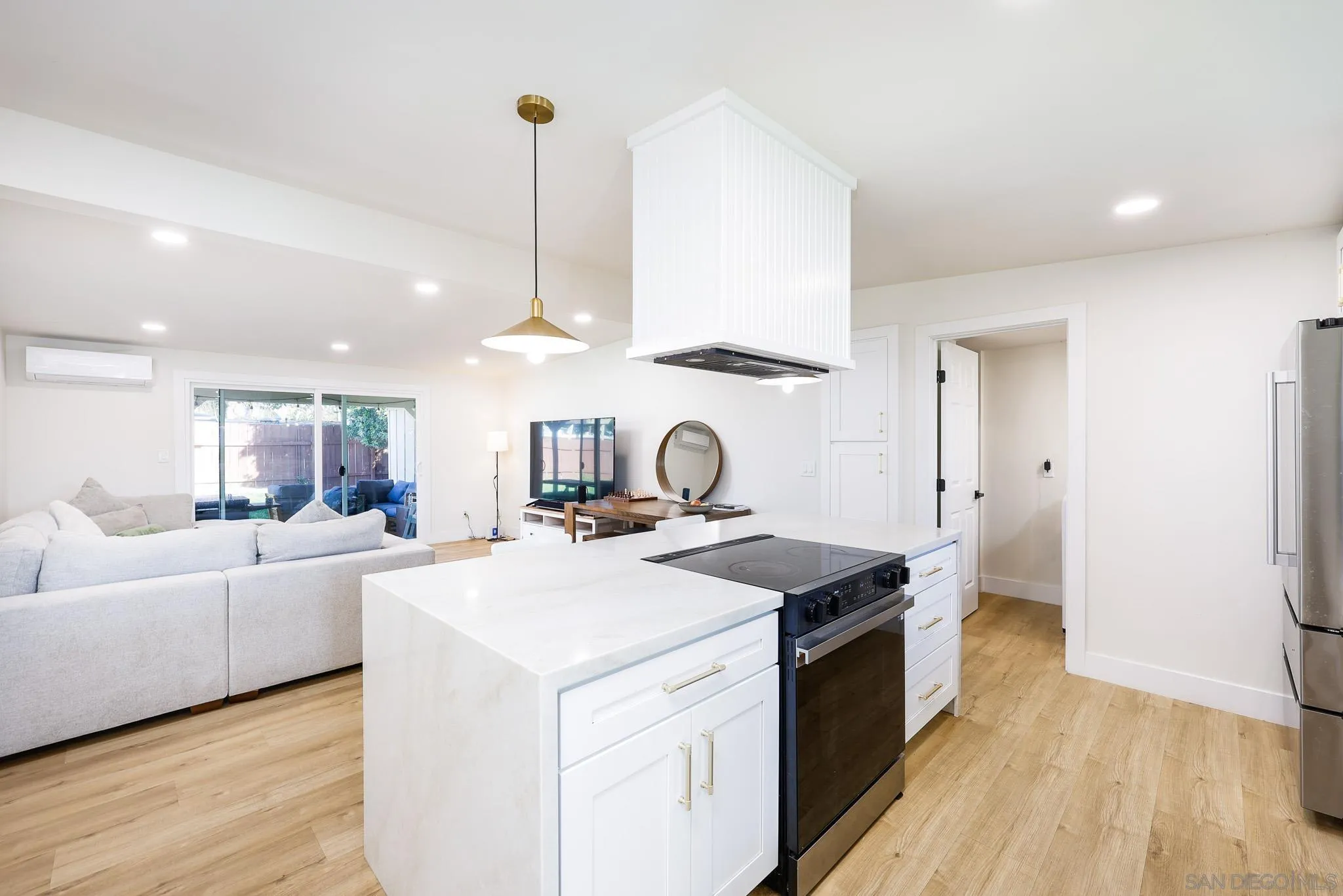 https://cdn.realtyfeed.com/cdn/127/260003465/0c9da27cb582e3deec96d1719af575d5.webp