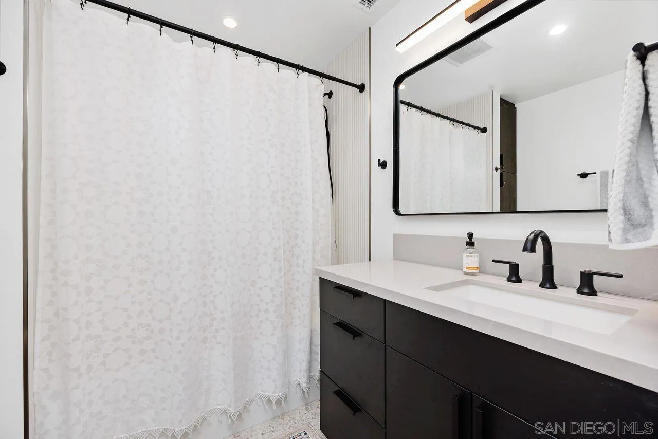 https://cdn.realtyfeed.com/cdn/127/260003471/24d7ce312a51d12d319f088e840bef85.webp