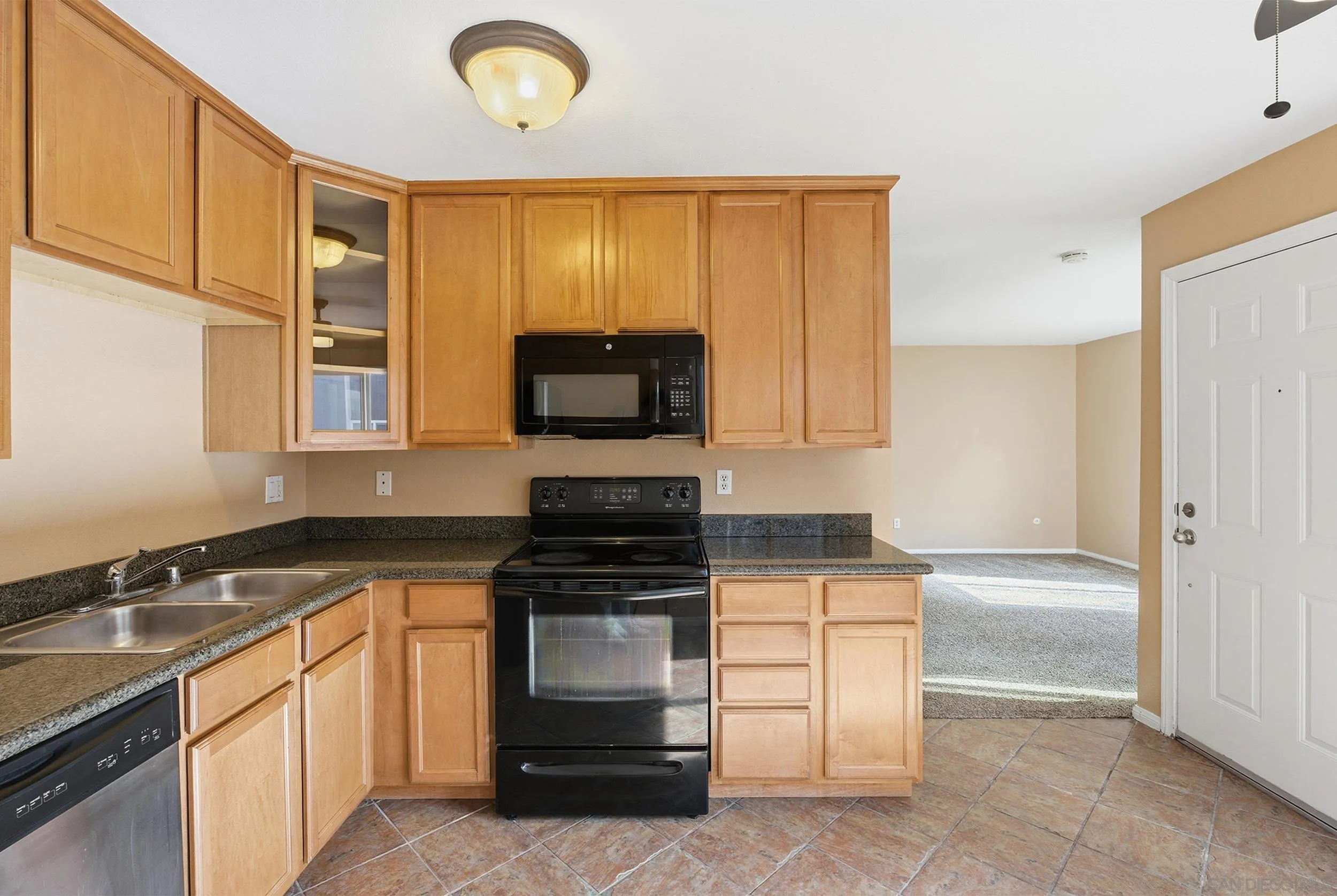 https://cdn.realtyfeed.com/cdn/127/260003480/4faaca9684b01d23c3c84d5c456390e8.webp