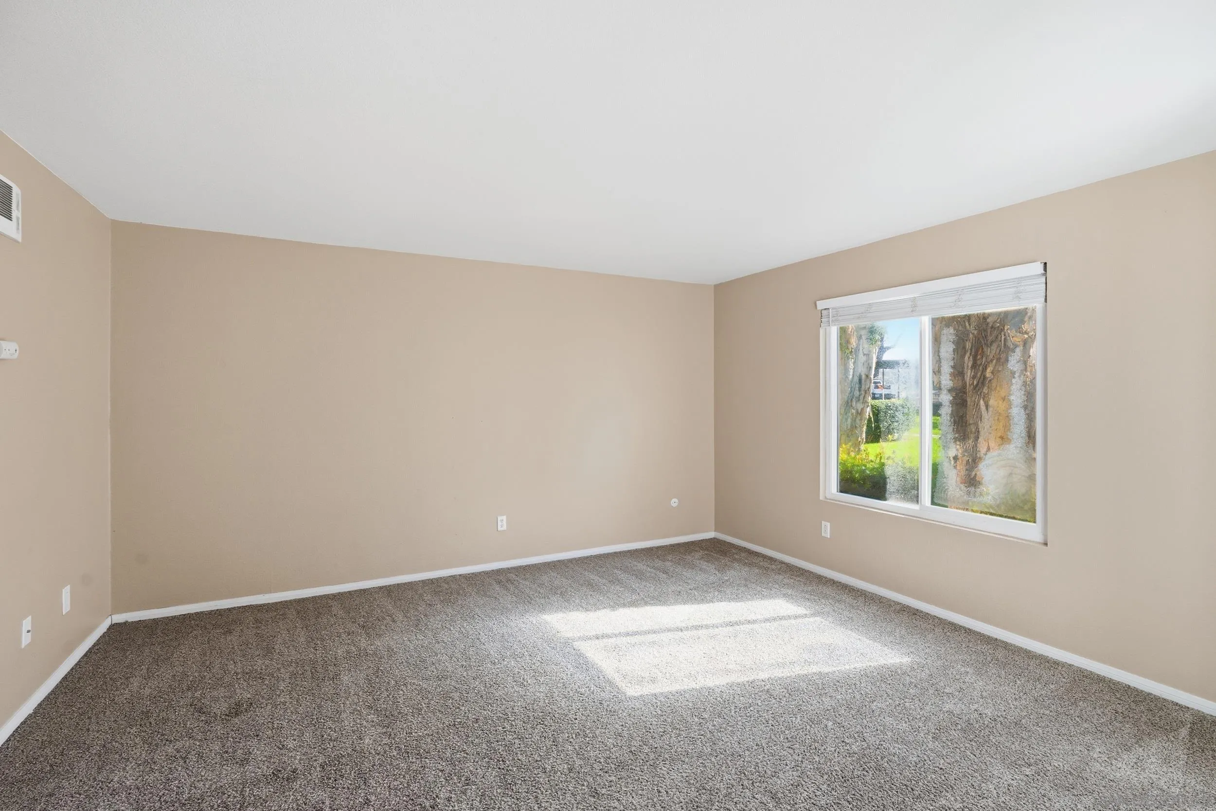 https://cdn.realtyfeed.com/cdn/127/260003480/79e45e342073699422cb633f75e8b86d.webp
