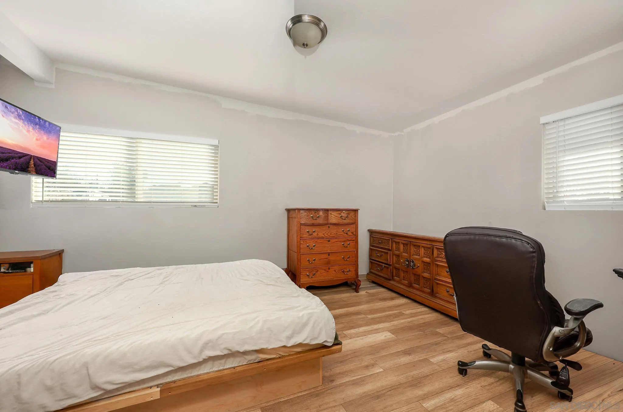https://cdn.realtyfeed.com/cdn/127/260003481/02cb4920164c2b64188668af88e0b0f7.webp