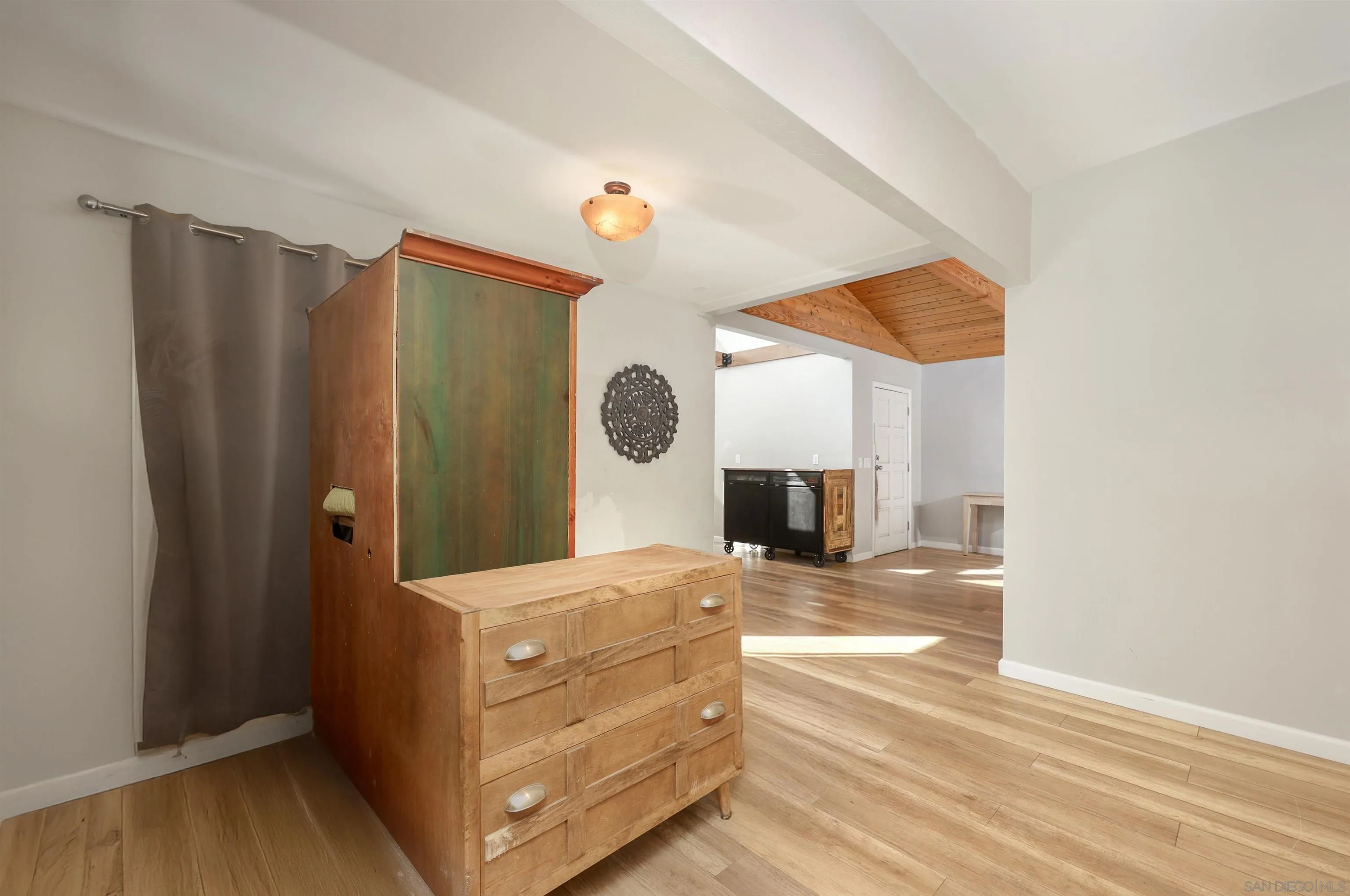 https://cdn.realtyfeed.com/cdn/127/260003481/6ef5ea8cb94f5135886d66cb70dd206a.webp