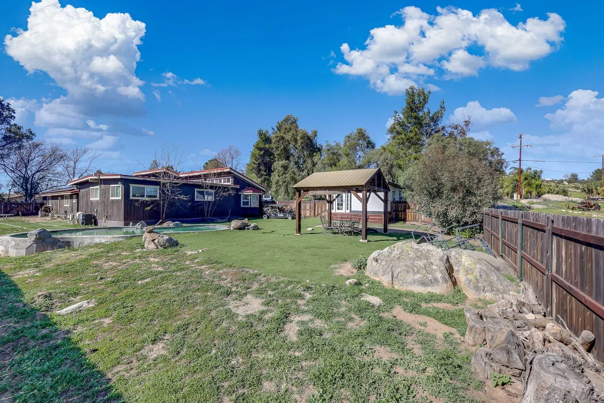 https://cdn.realtyfeed.com/cdn/127/260003481/7683ddabc142a475f81702203ff3e285.webp