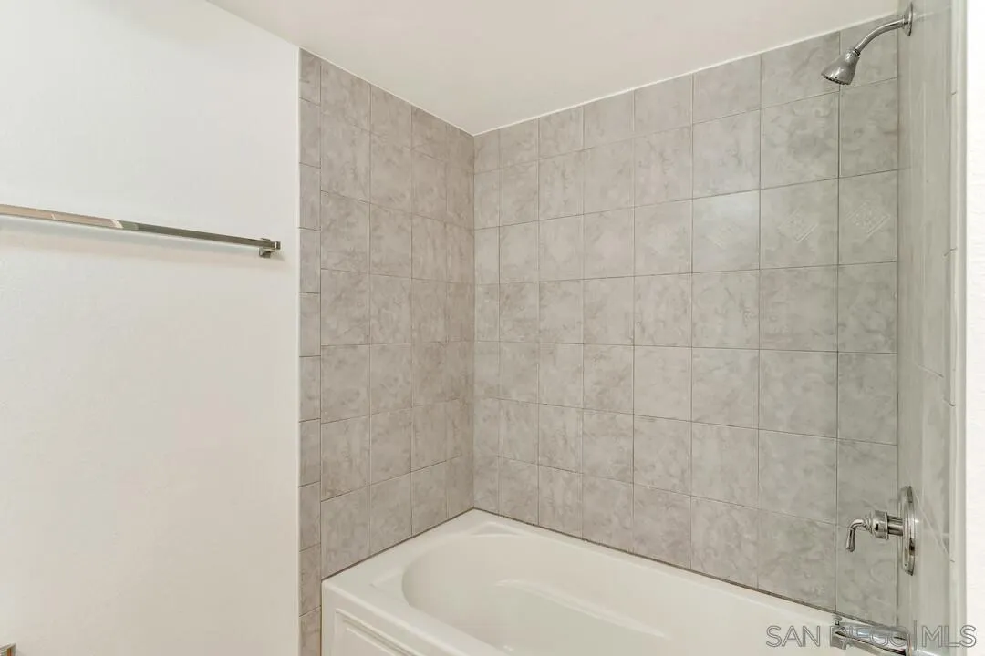 https://cdn.realtyfeed.com/cdn/127/260003501/21f1ef639d74fc3a4cbe73719120d807.webp